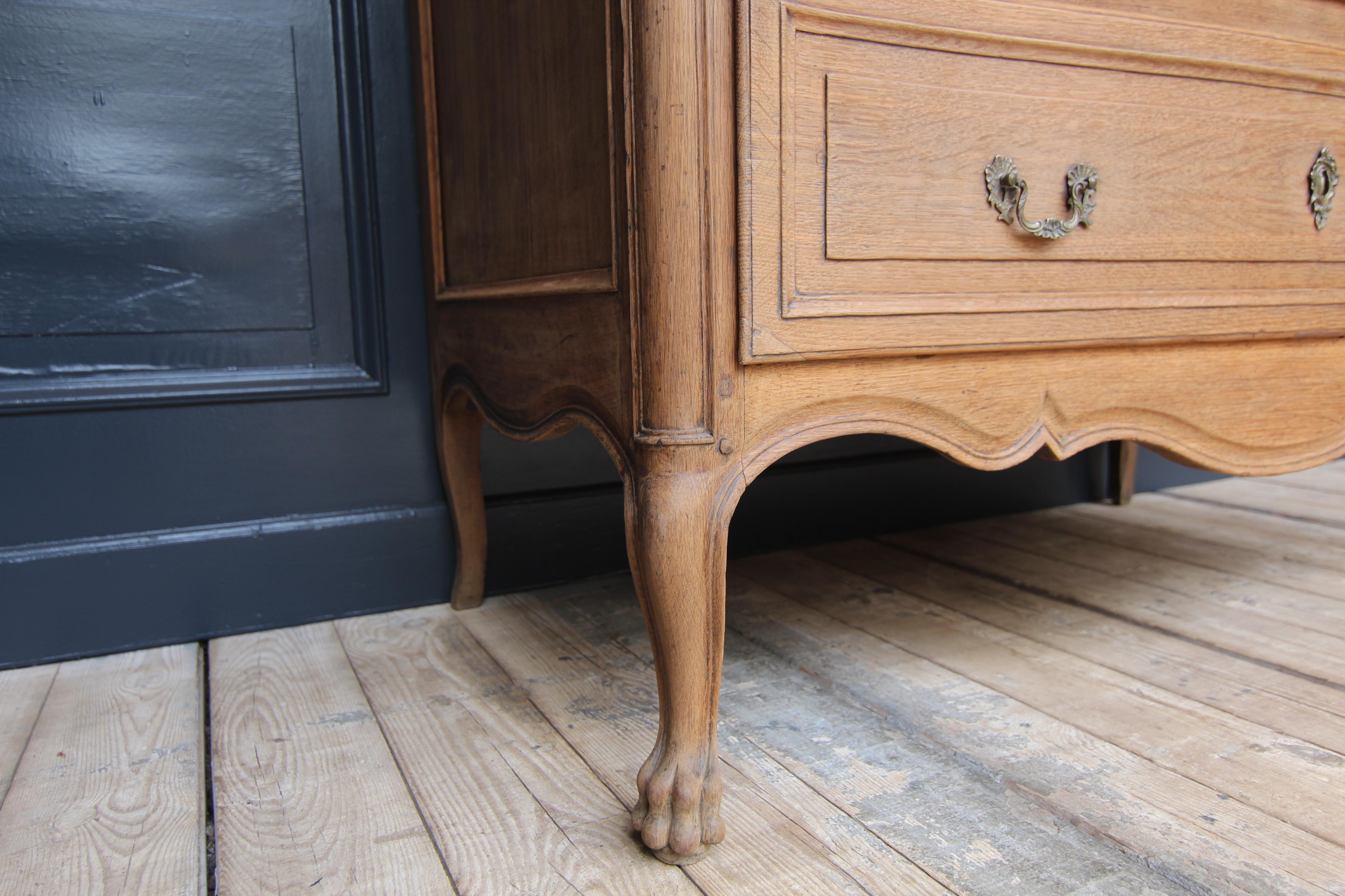 18th Century Flemish Louis XV Secretary Chest of Drawers in Oak For Sale 6