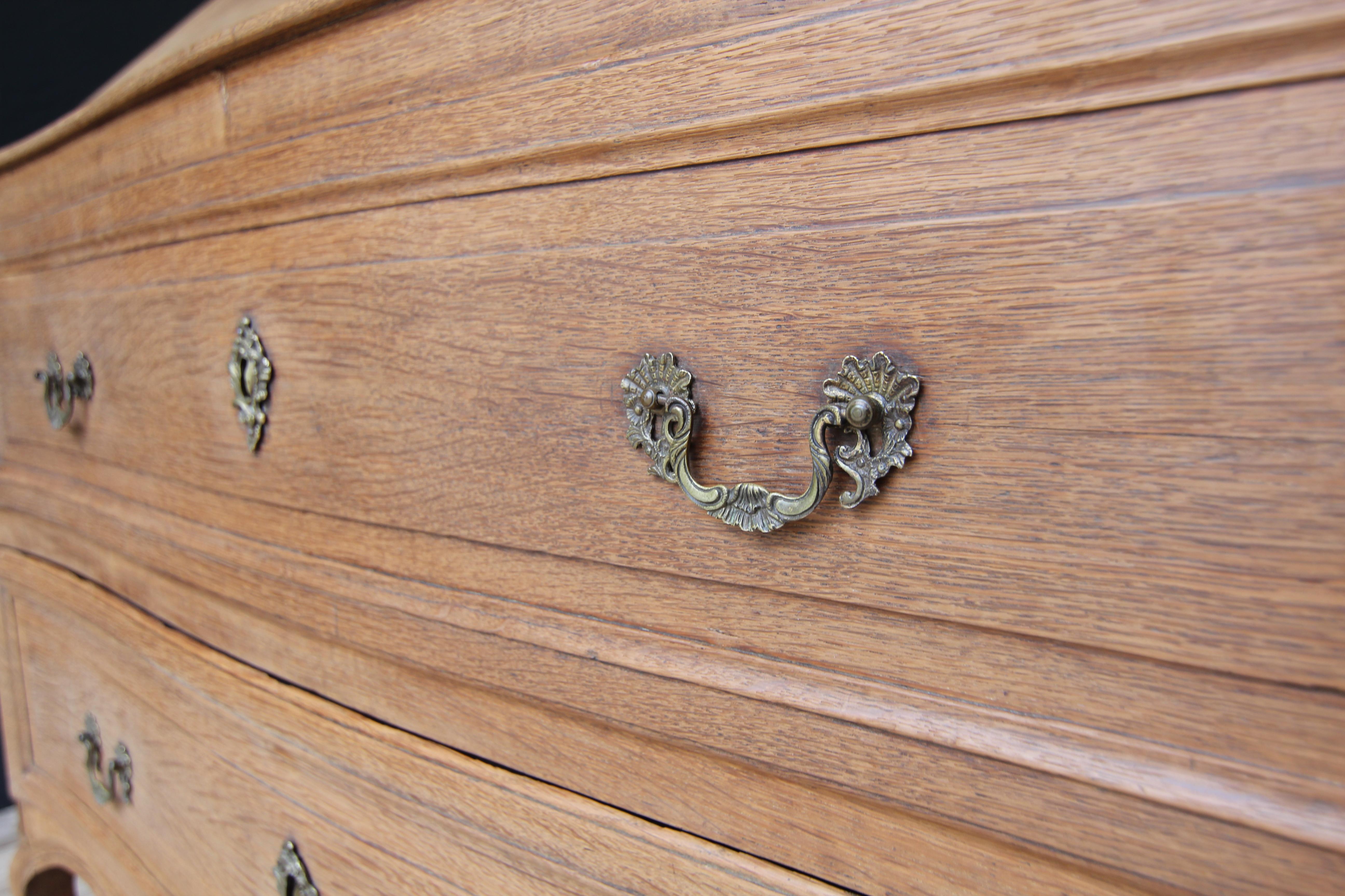 18th Century Flemish Louis XV Secretary Chest of Drawers in Oak For Sale 9