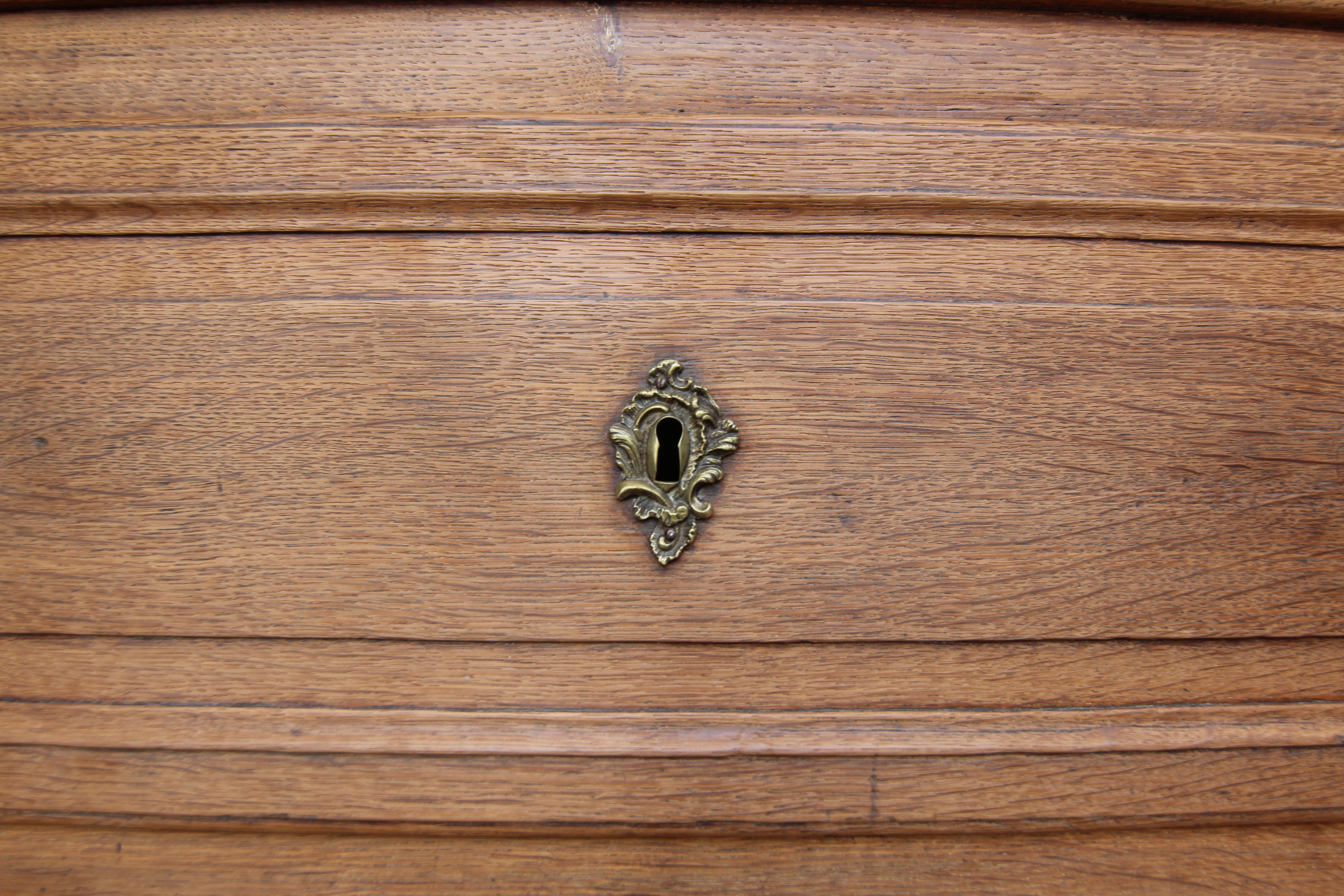 18th Century Flemish Louis XV Secretary Chest of Drawers in Oak For Sale 11