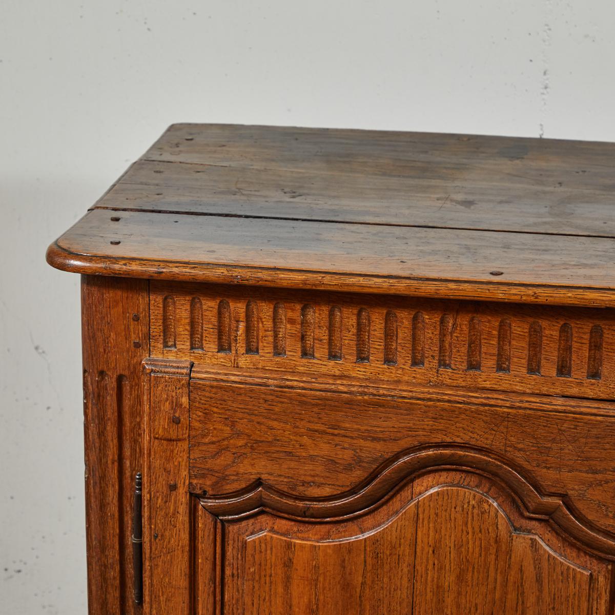 18th Century Flemish Provincial Oak Buffet In Good Condition In Los Angeles, CA