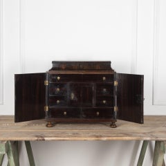 Meuble de table flamand du 18e siècle