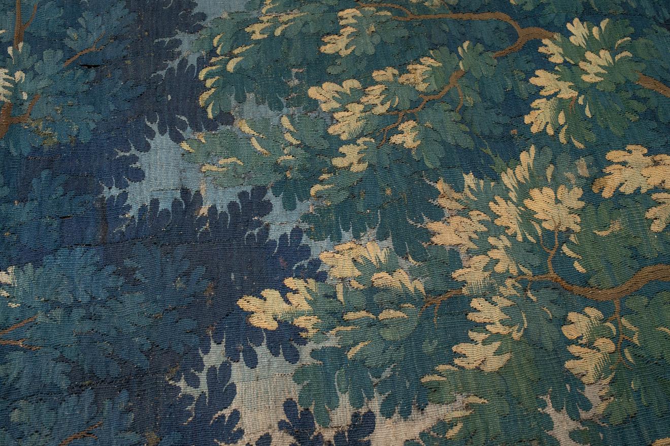XVIIIe siècle Tapisserie verticale à Verdure Flemish du 18ème siècle en vente
