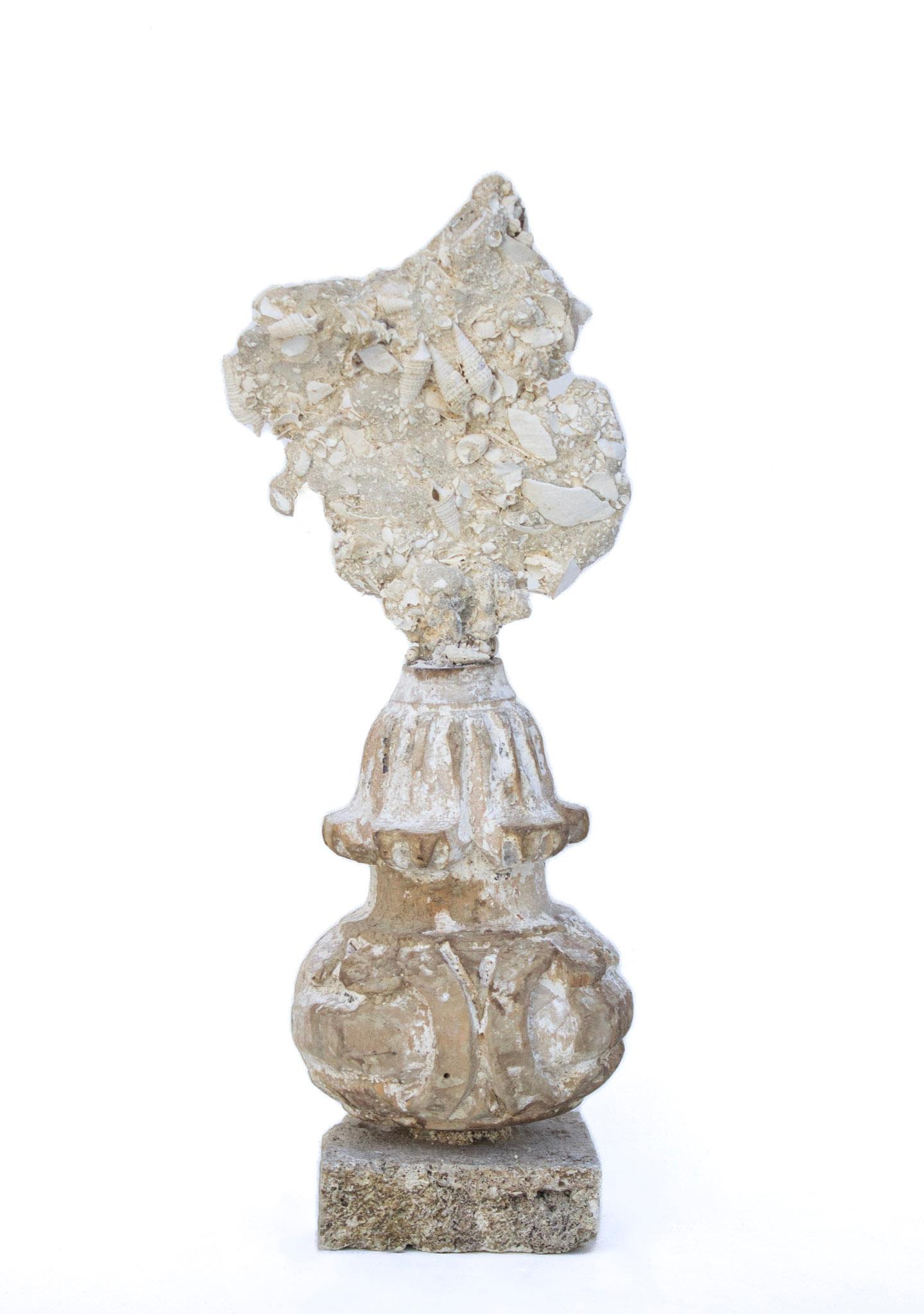 18th Century 'Florence Fragment' Base with Fossil Shells in Matrix In Distressed Condition For Sale In Dublin, Dalkey