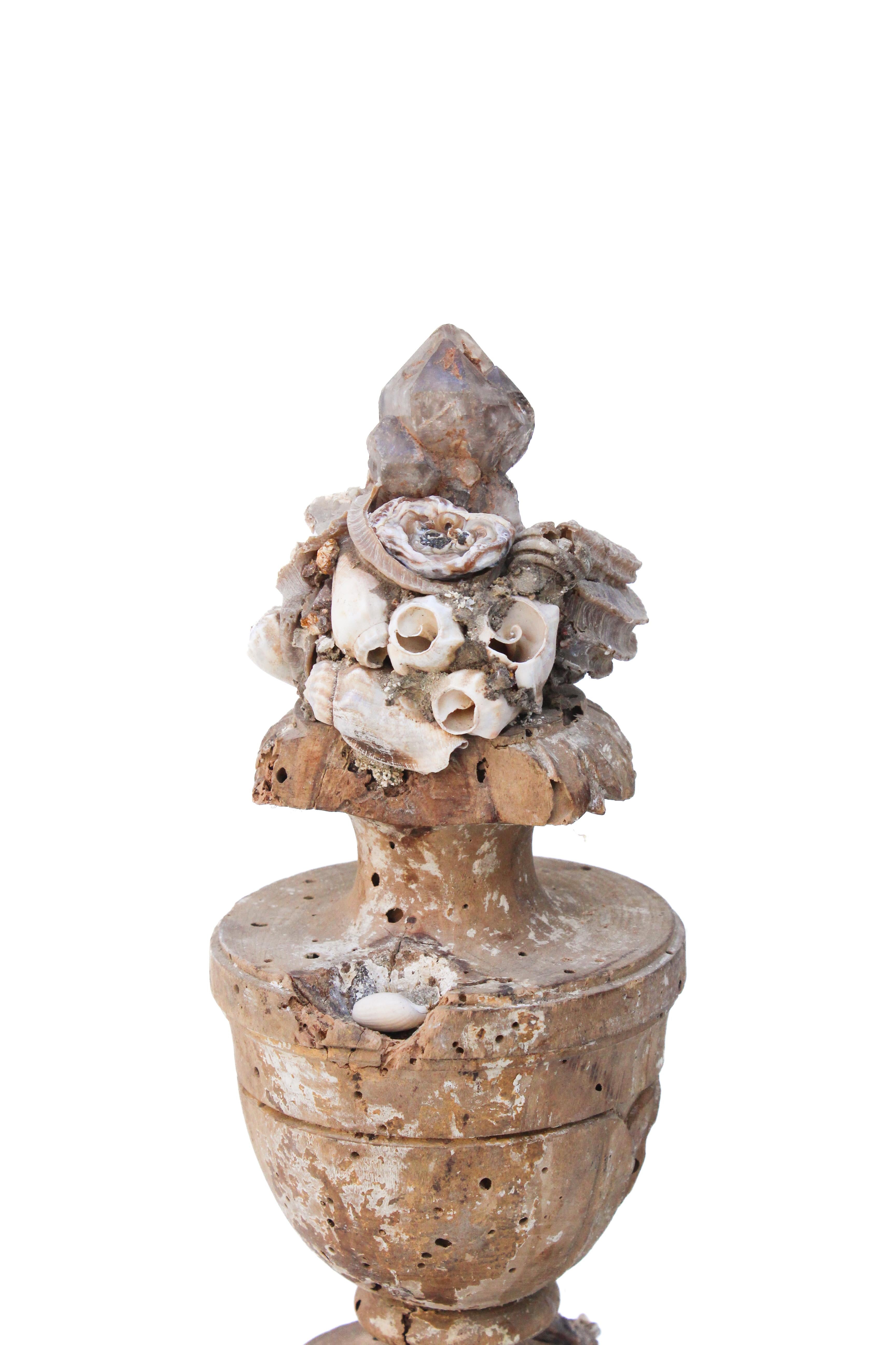 XVIIIe siècle et antérieur « Fragment de fleurs » du 18e siècle avec quartz éthique et coquillages d'équaphore en vente