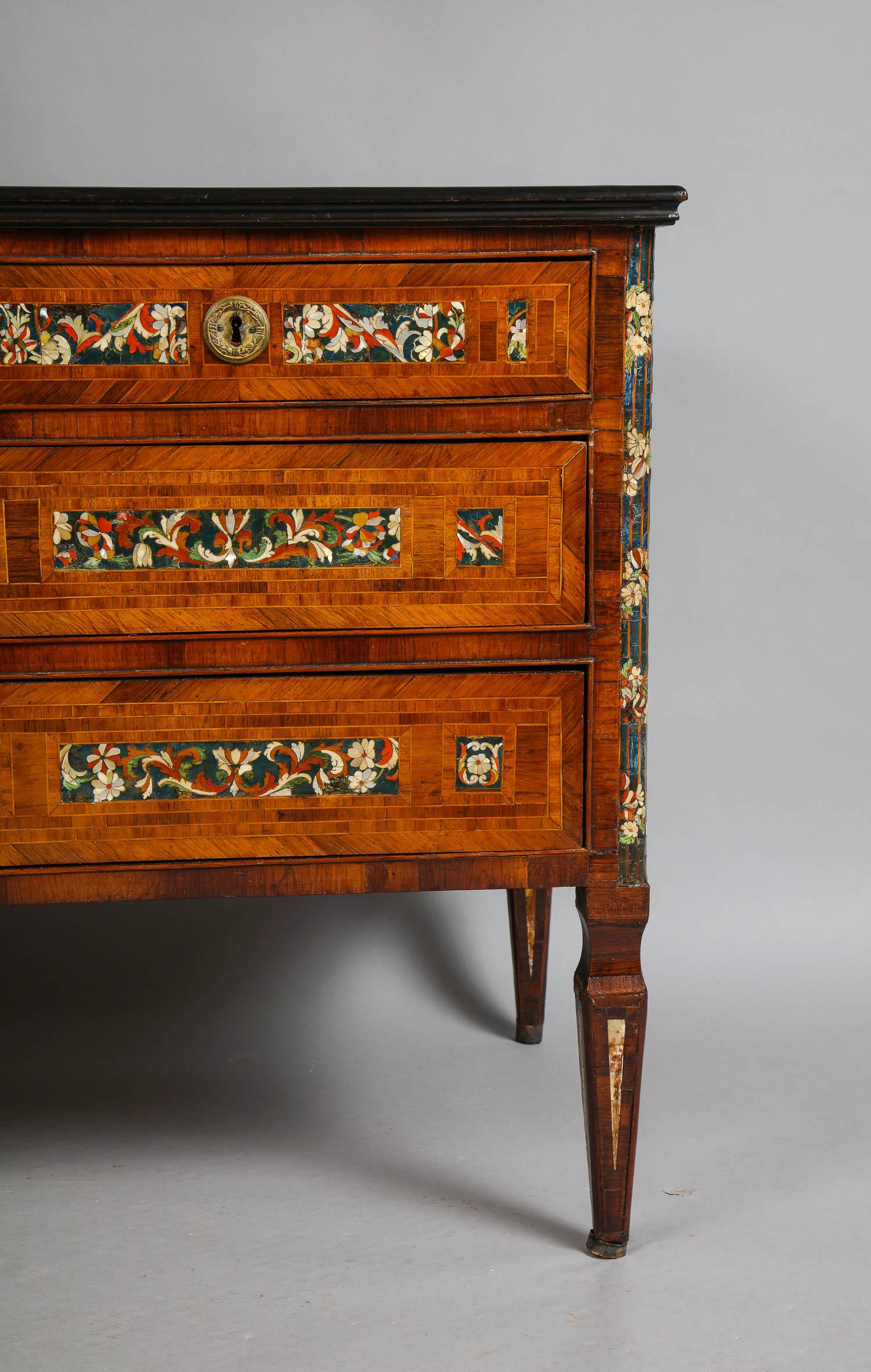 18th Century Florentine Neoclassical Commode 2