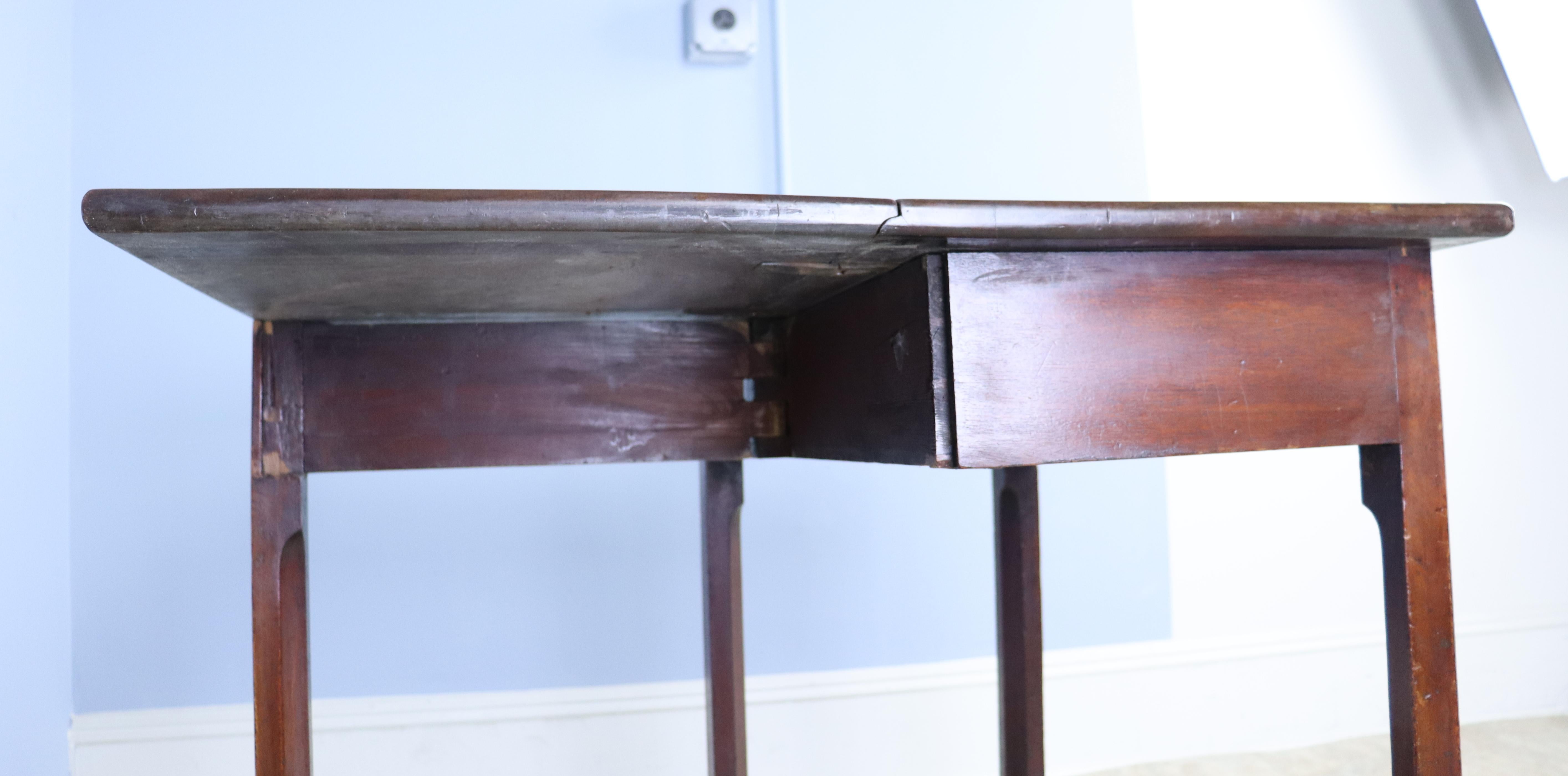 18th Century Folding Georgian Tea Table with Dentil Molding For Sale 8