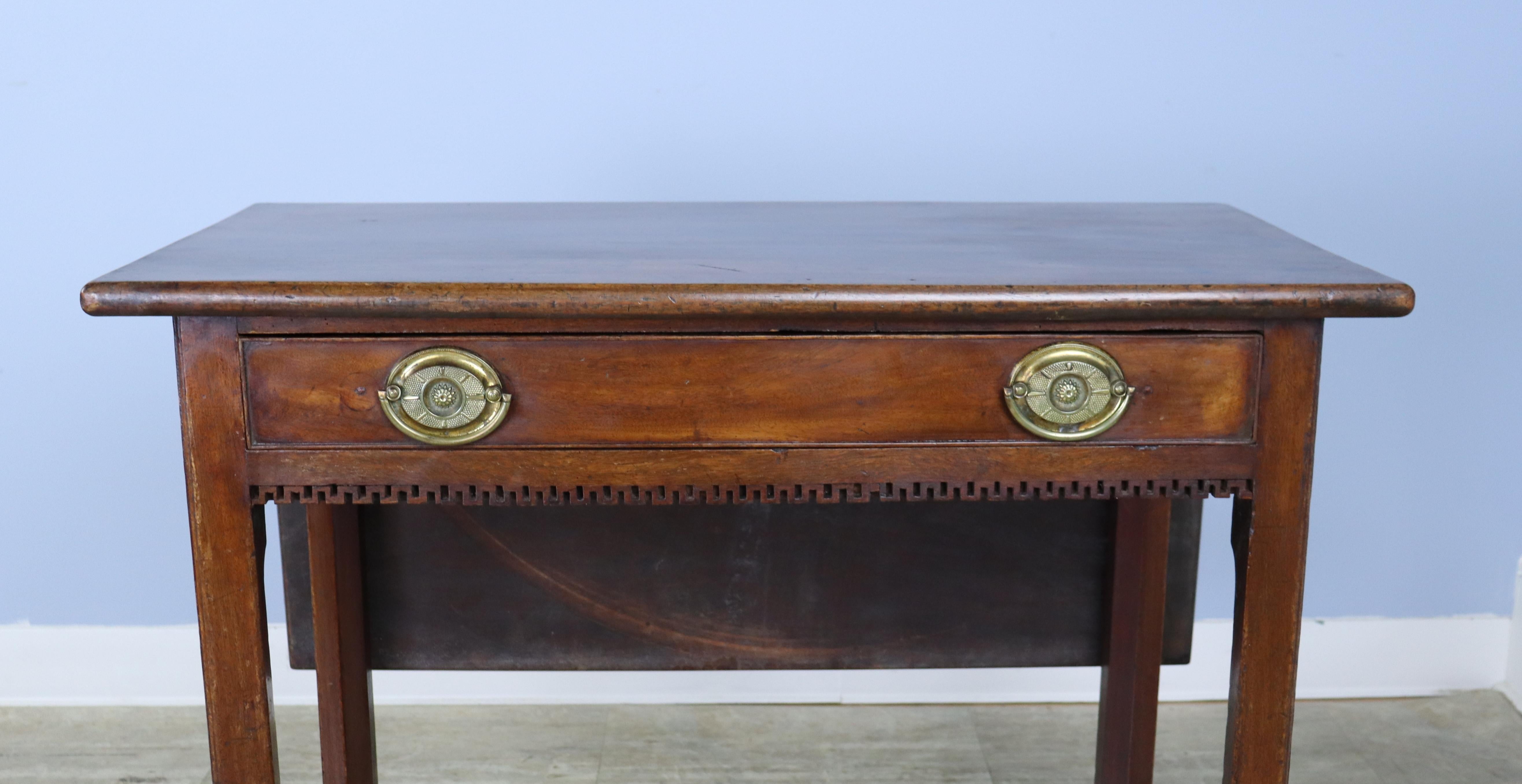 18th Century Folding Georgian Tea Table with Dentil Molding In Good Condition For Sale In Port Chester, NY