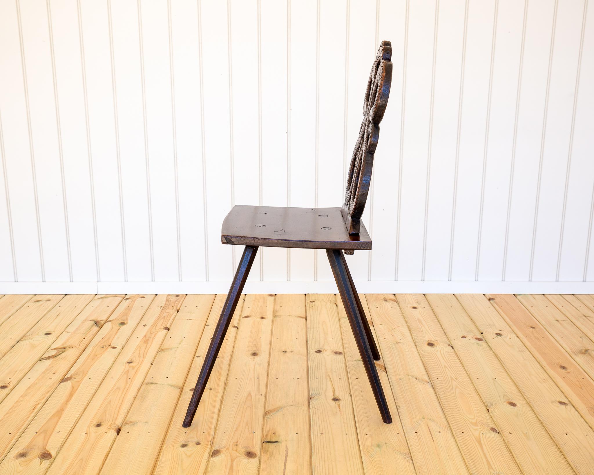 Chaise d'appoint du 18ème siècle Art Carved Alpine Alsacienne Tyrolienne Sgabello en vente 2