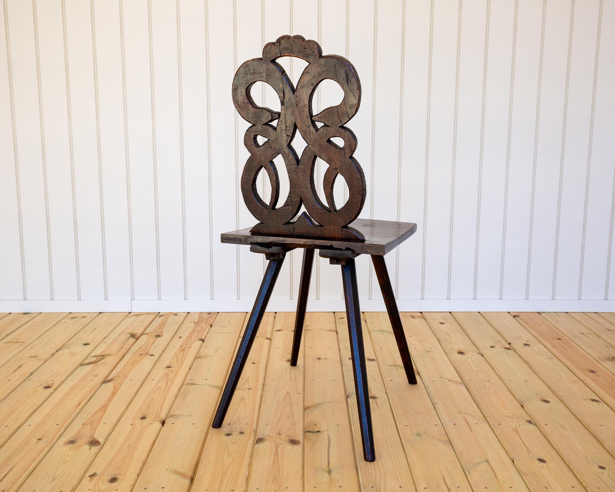Chaise d'appoint du 18ème siècle Art Carved Alpine Alsacienne Tyrolienne Sgabello en vente 5