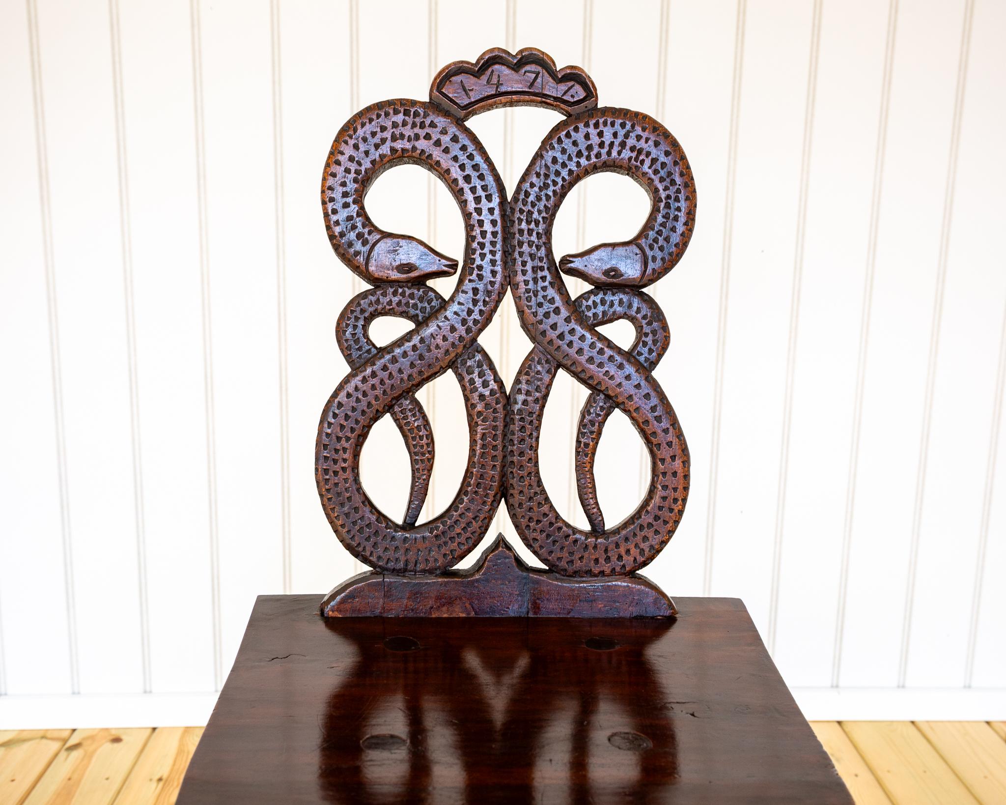 Chaise d'appoint du 18ème siècle Art Carved Alpine Alsacienne Tyrolienne Sgabello en vente 7