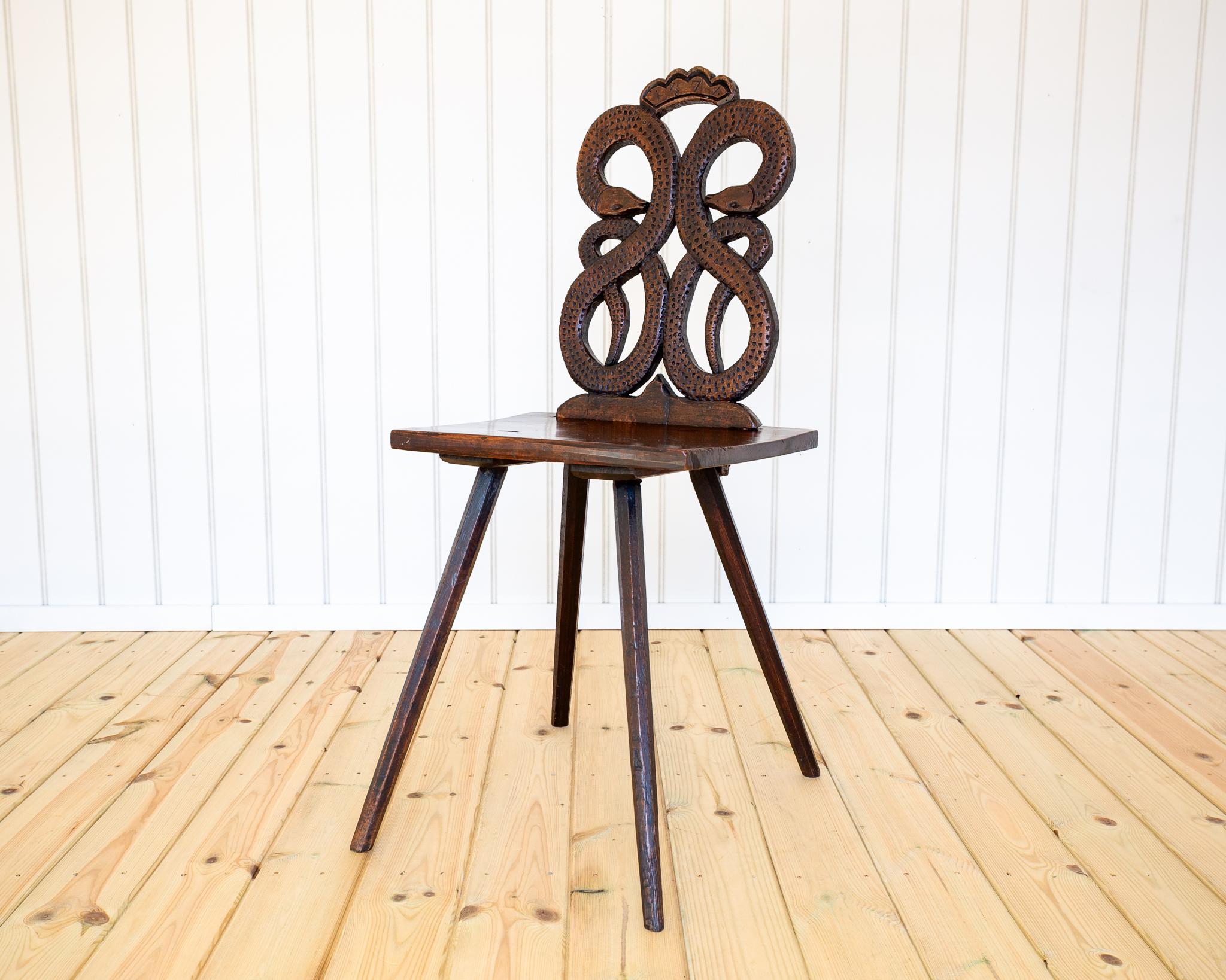 Chaise d'appoint du 18ème siècle Art Carved Alpine Alsacienne Tyrolienne Sgabello en vente 8