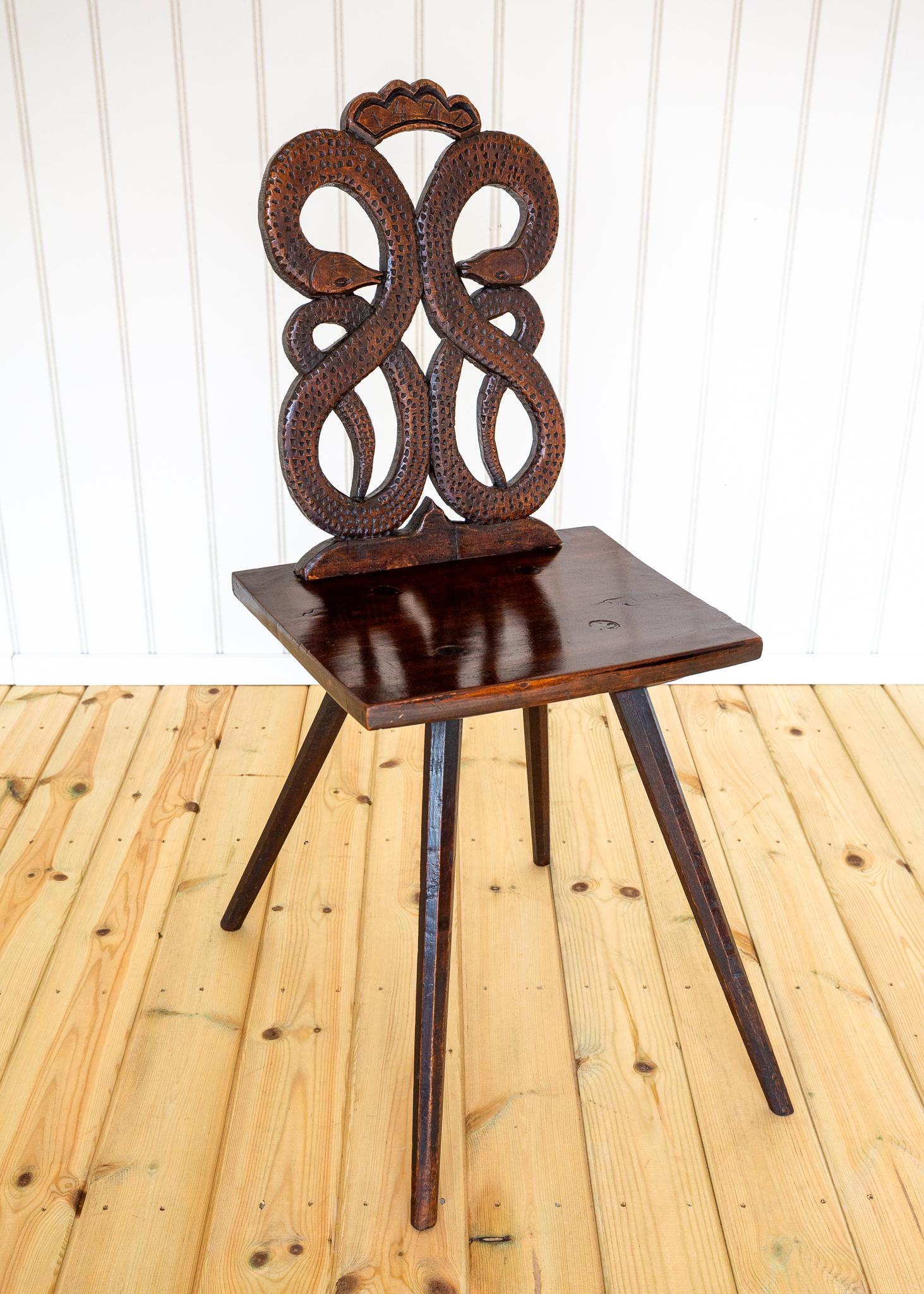Suisse Chaise d'appoint du 18ème siècle Art Carved Alpine Alsacienne Tyrolienne Sgabello en vente