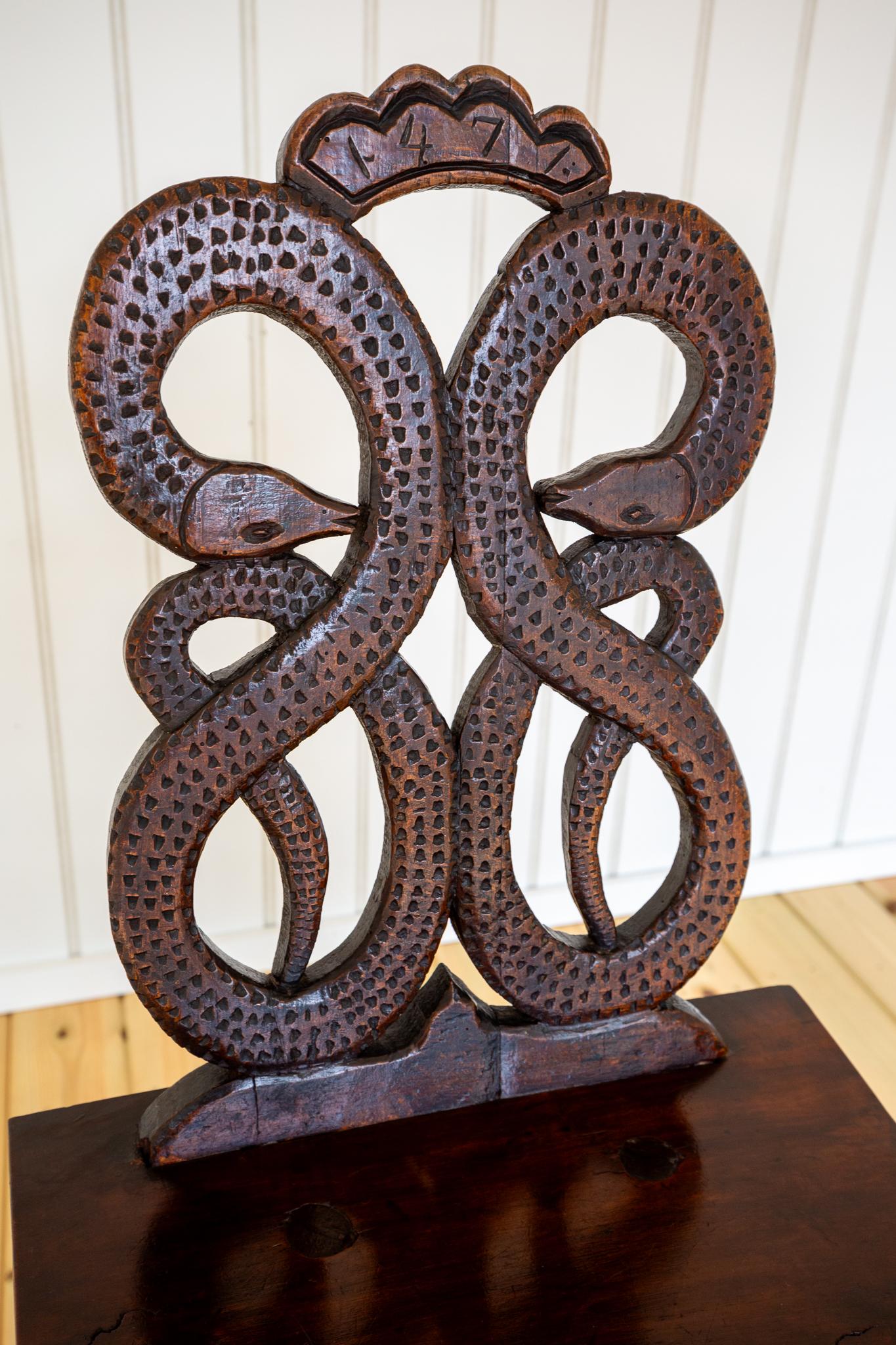 Chaise d'appoint du 18ème siècle Art Carved Alpine Alsacienne Tyrolienne Sgabello en vente 3