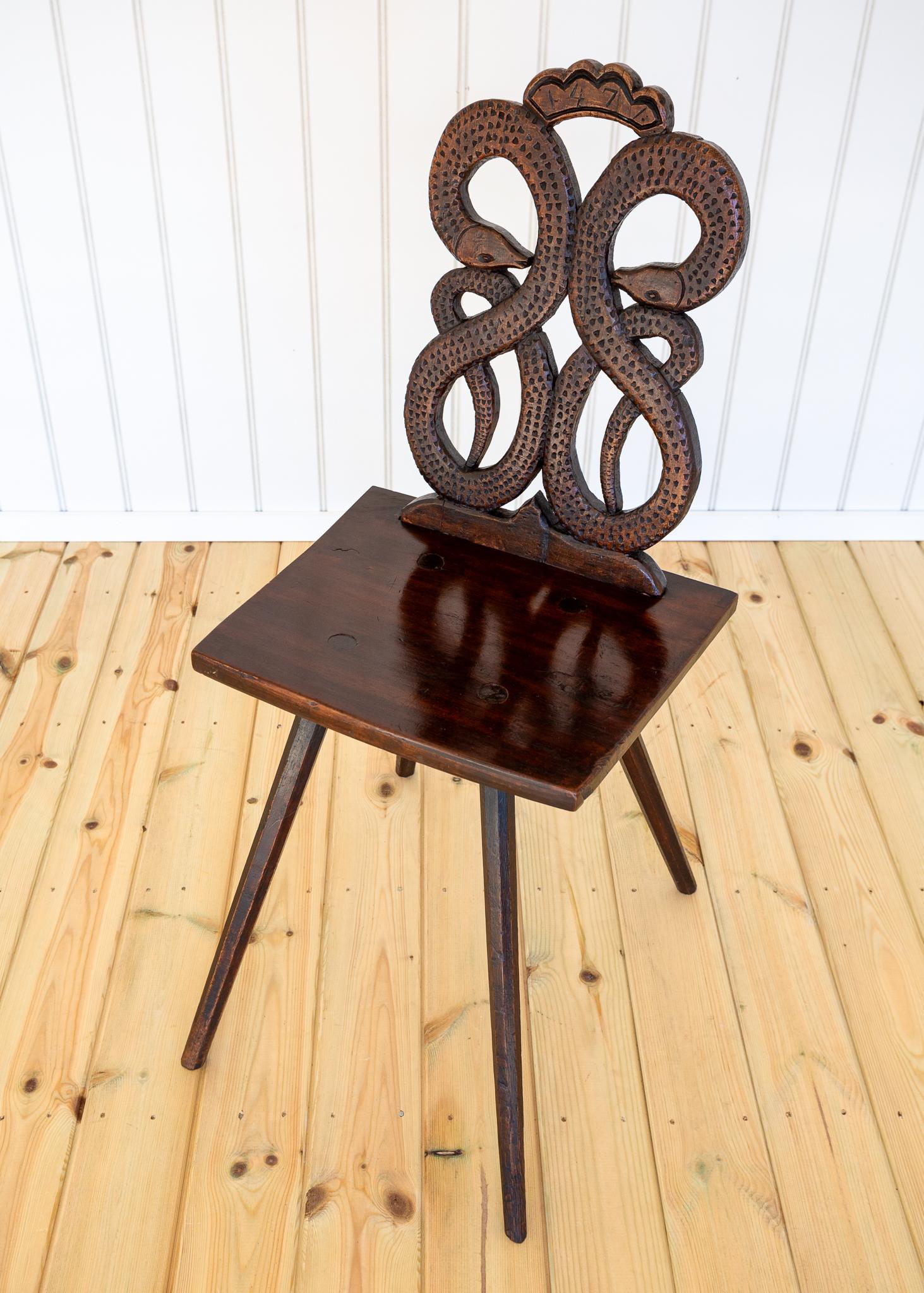 Fruitiers Chaise d'appoint du 18ème siècle Art Carved Alpine Alsacienne Tyrolienne Sgabello en vente