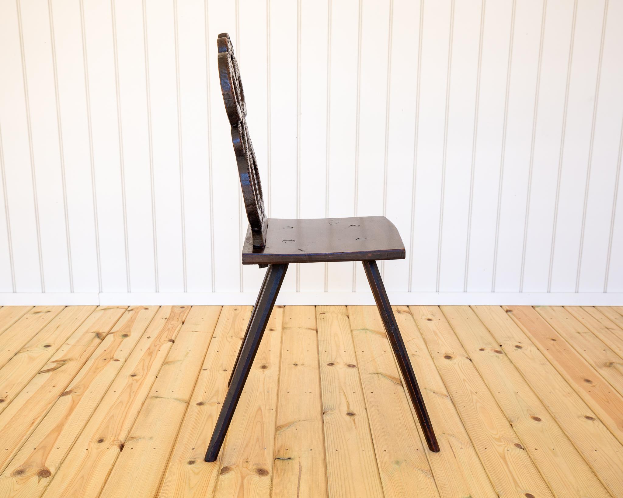Chaise d'appoint du 18ème siècle Art Carved Alpine Alsacienne Tyrolienne Sgabello en vente 1