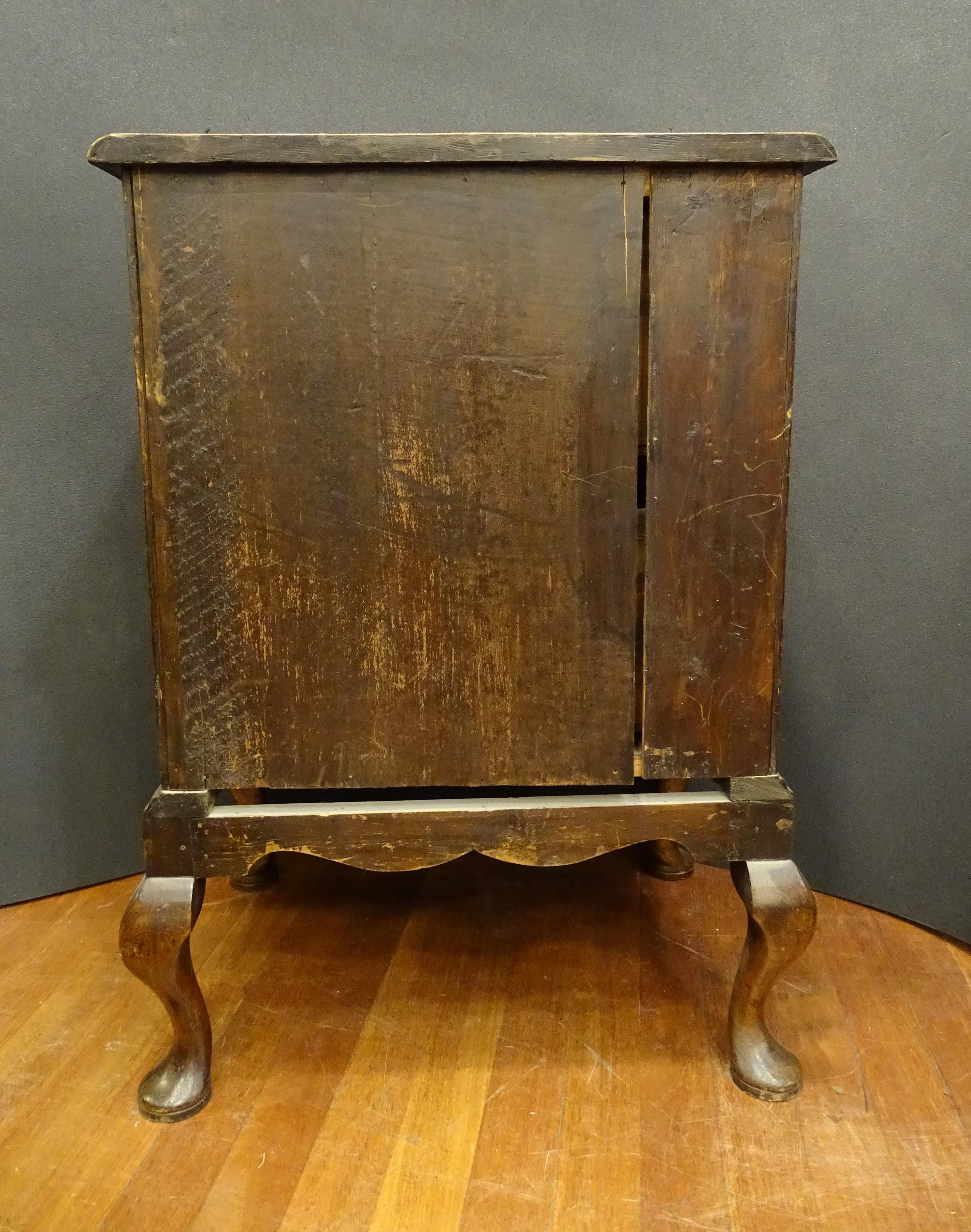 18th Century English Lowboy, commode 4