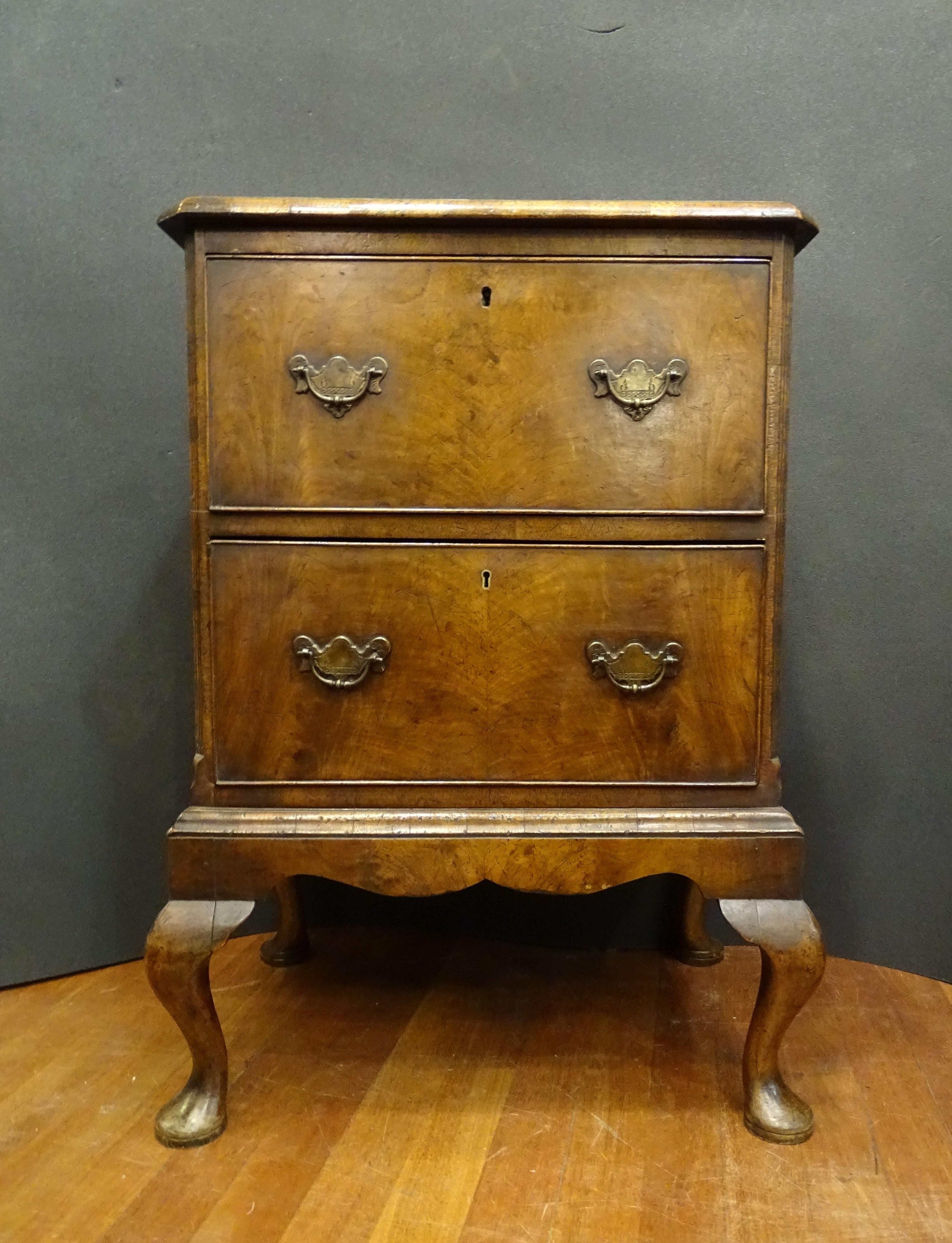 Hand-Crafted 18th Century English Lowboy, commode