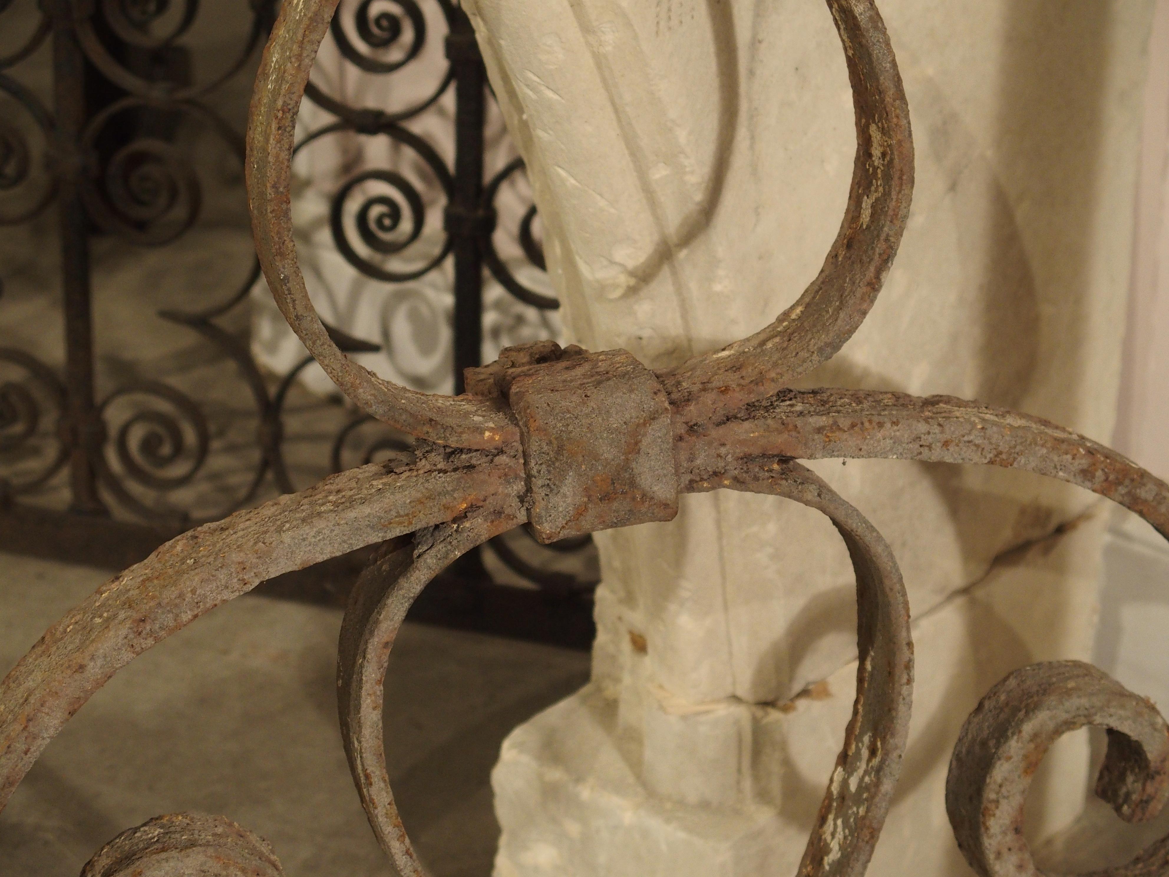 18th Century Forged Iron Fleur De Lys Ancre Wall Support from France In Good Condition In Dallas, TX