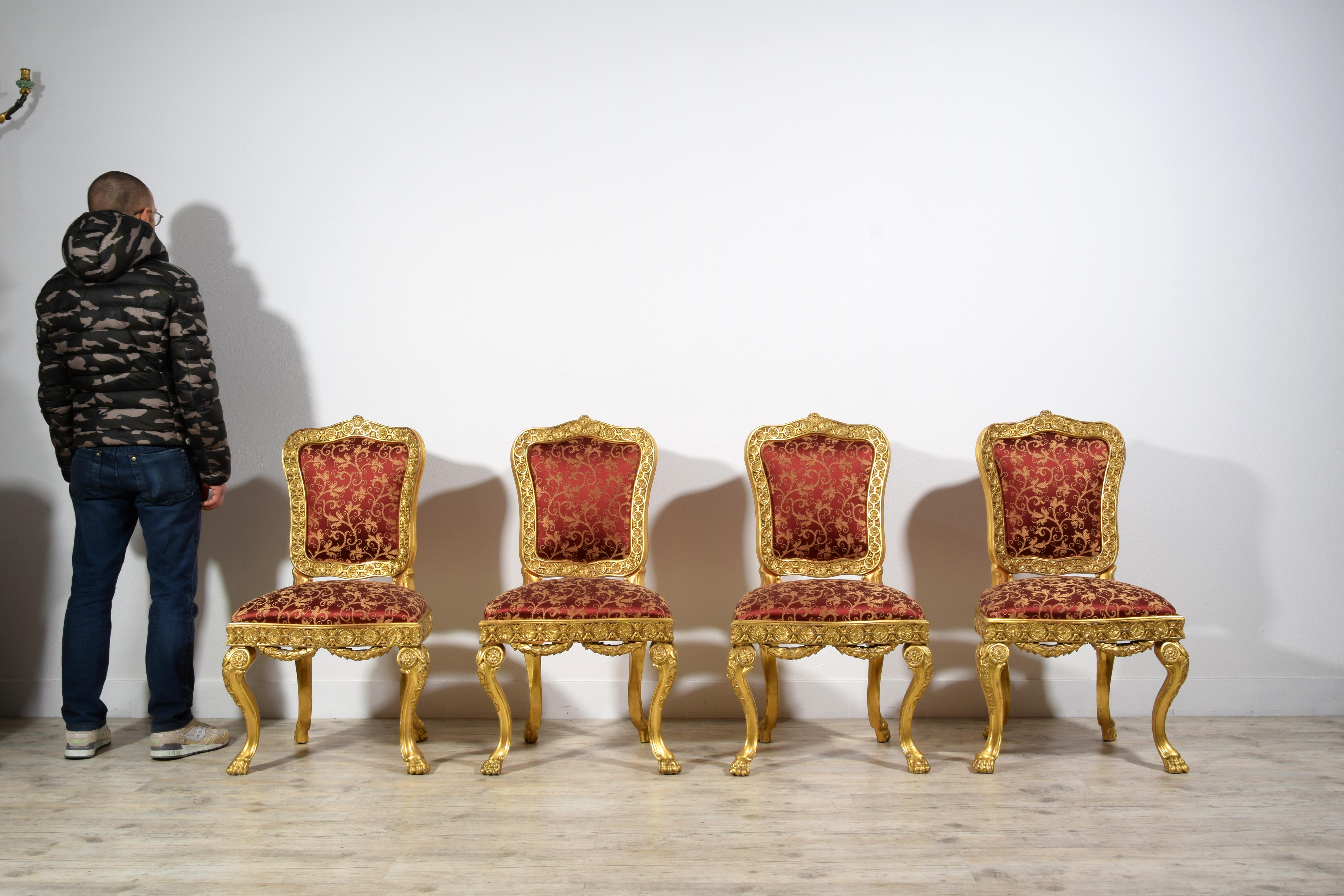 Quatre chaises baroques italiennes en bois doré sculpté du XVIIIe siècle  en vente 6