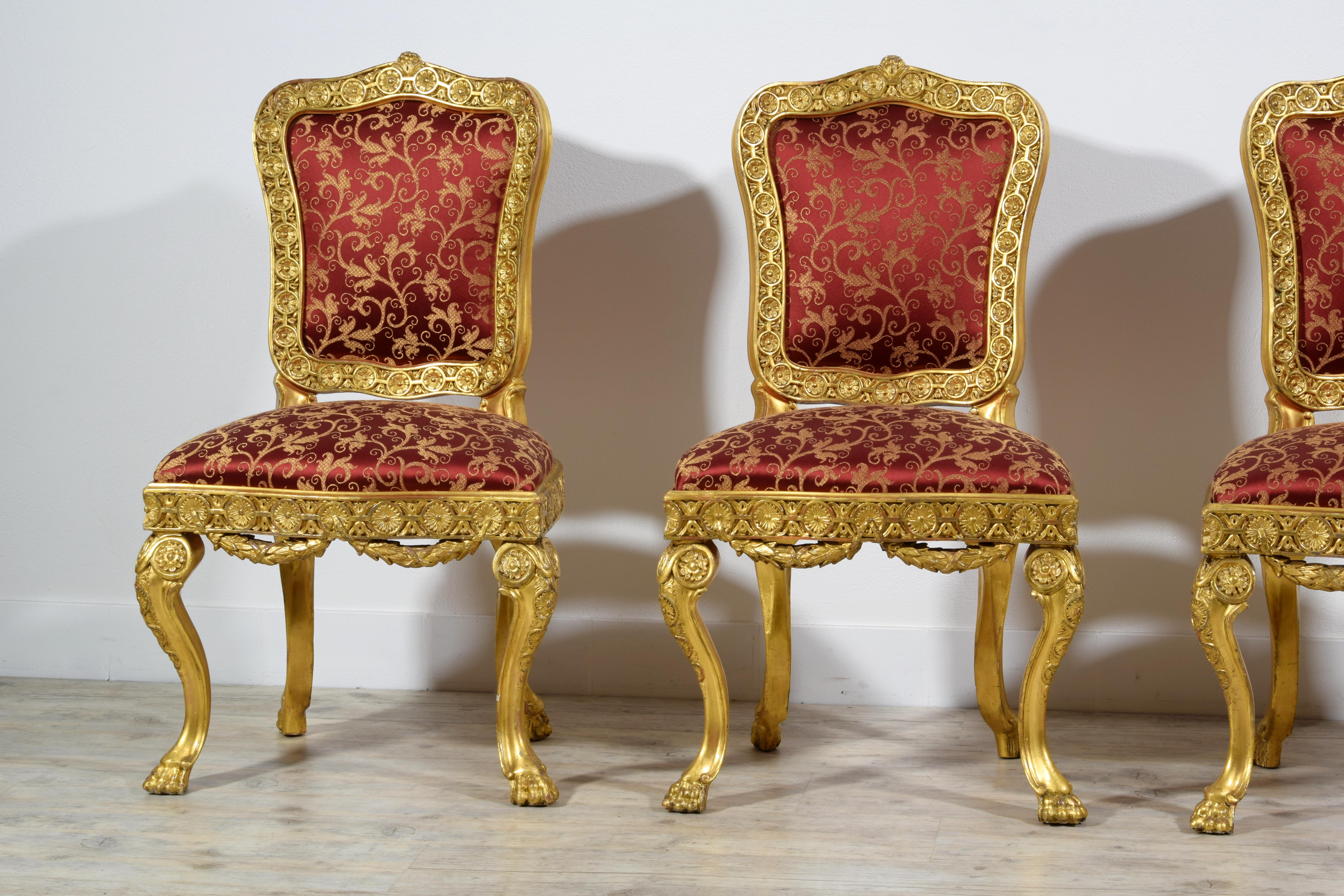 Quatre chaises baroques italiennes en bois doré sculpté du XVIIIe siècle  en vente 7
