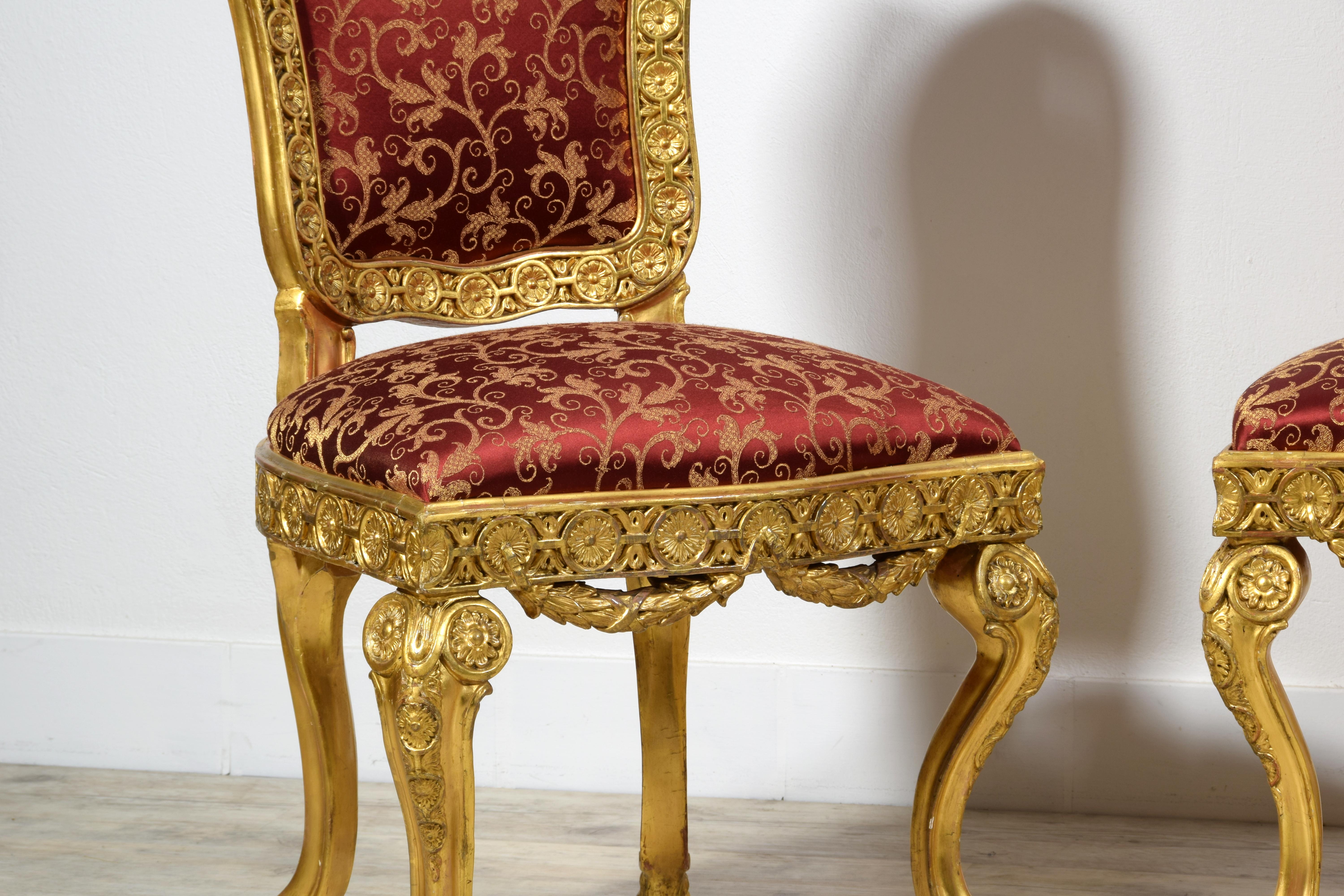 Quatre chaises baroques italiennes en bois doré sculpté du XVIIIe siècle  en vente 10