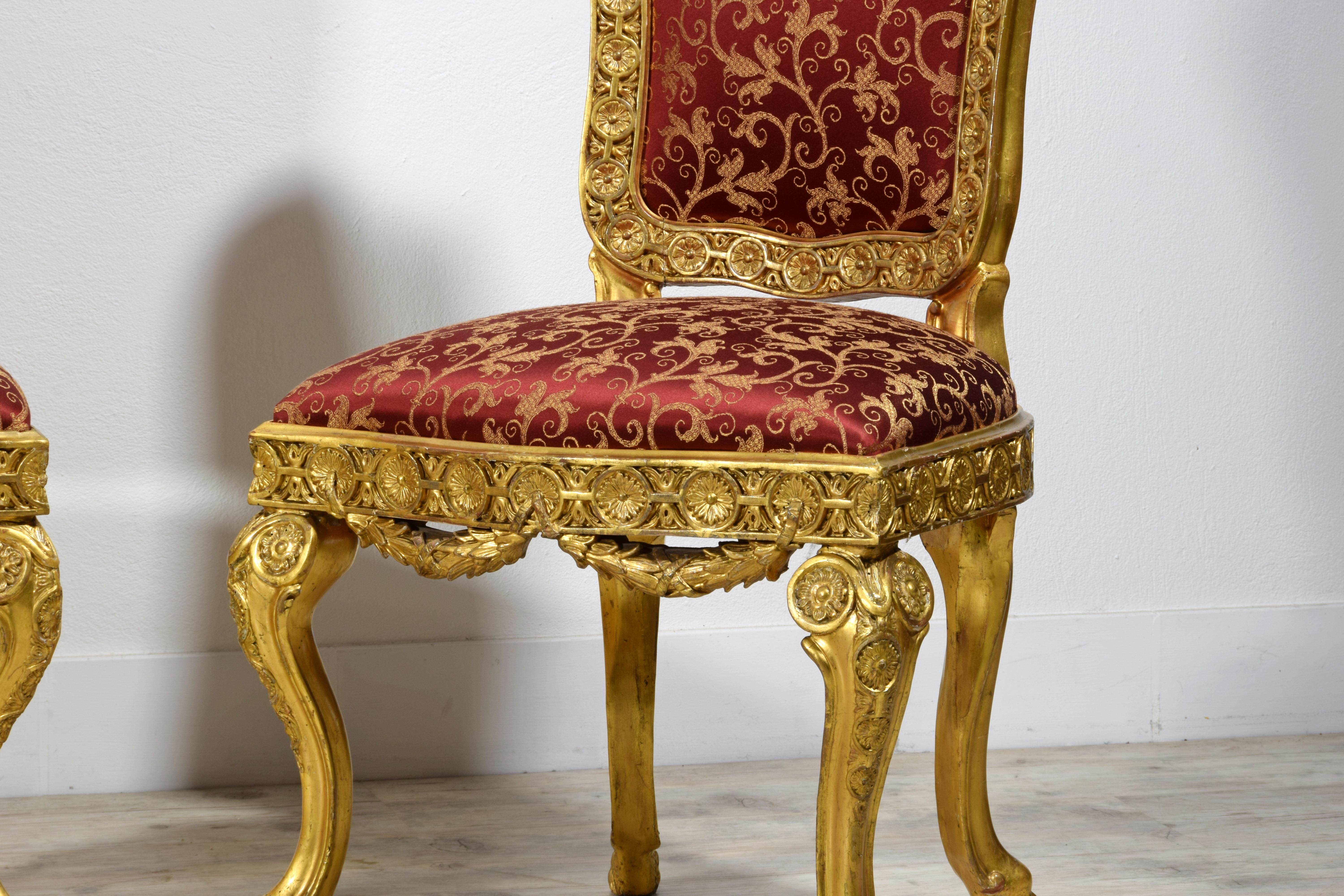 Quatre chaises baroques italiennes en bois doré sculpté du XVIIIe siècle  en vente 11