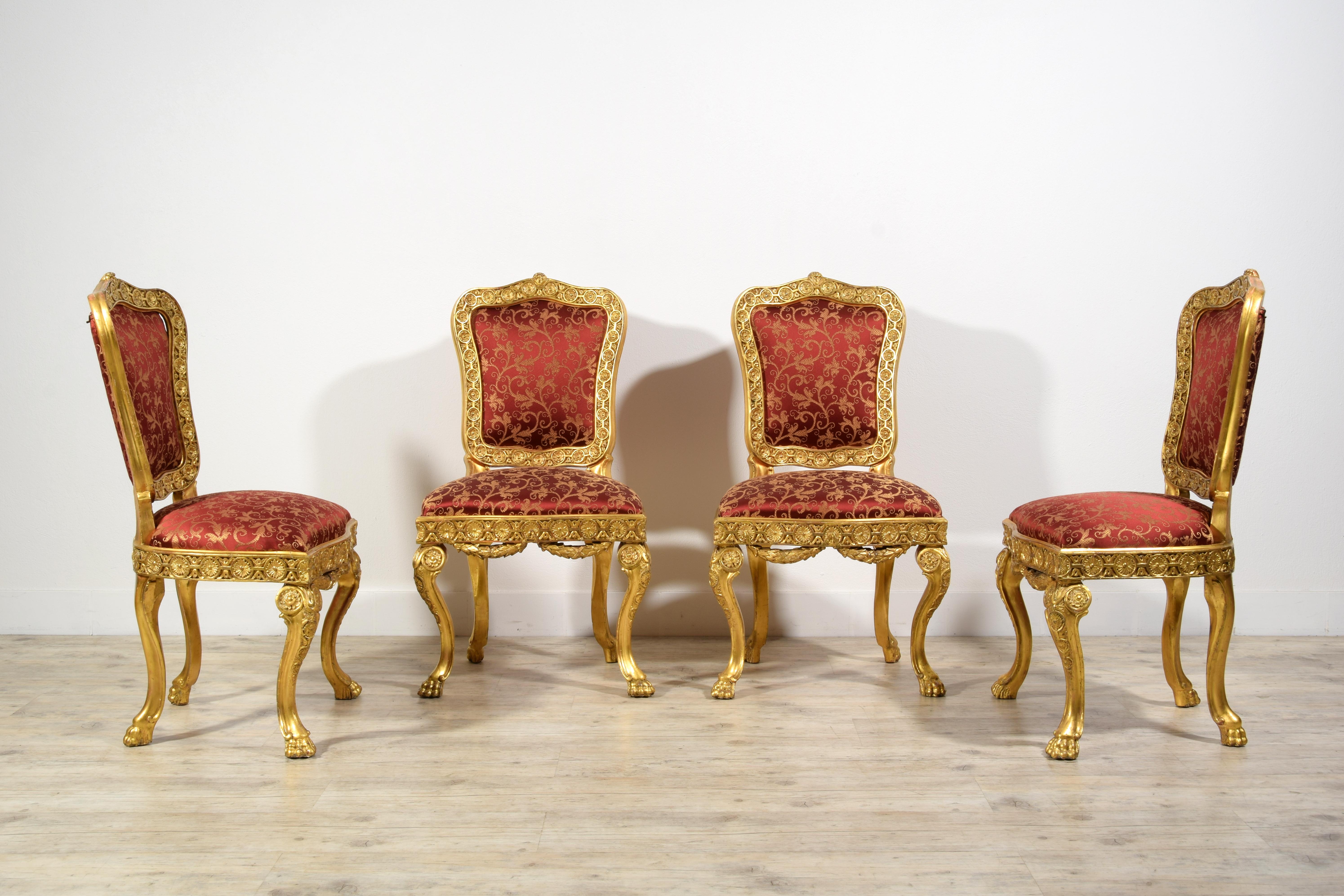 Quatre chaises baroques italiennes en bois doré sculpté du XVIIIe siècle  en vente 12