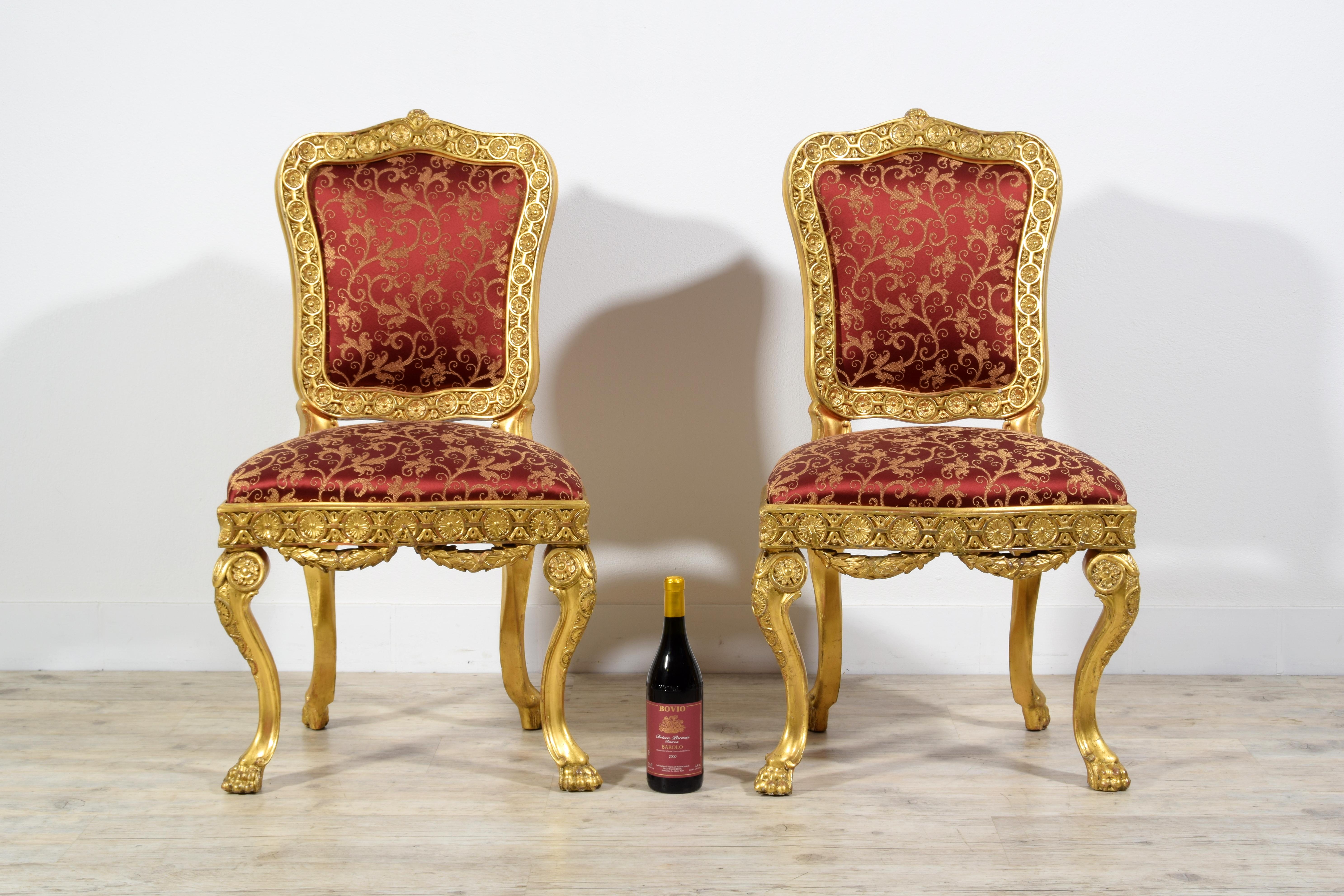 Quatre chaises baroques italiennes en bois doré sculpté du XVIIIe siècle  en vente 1