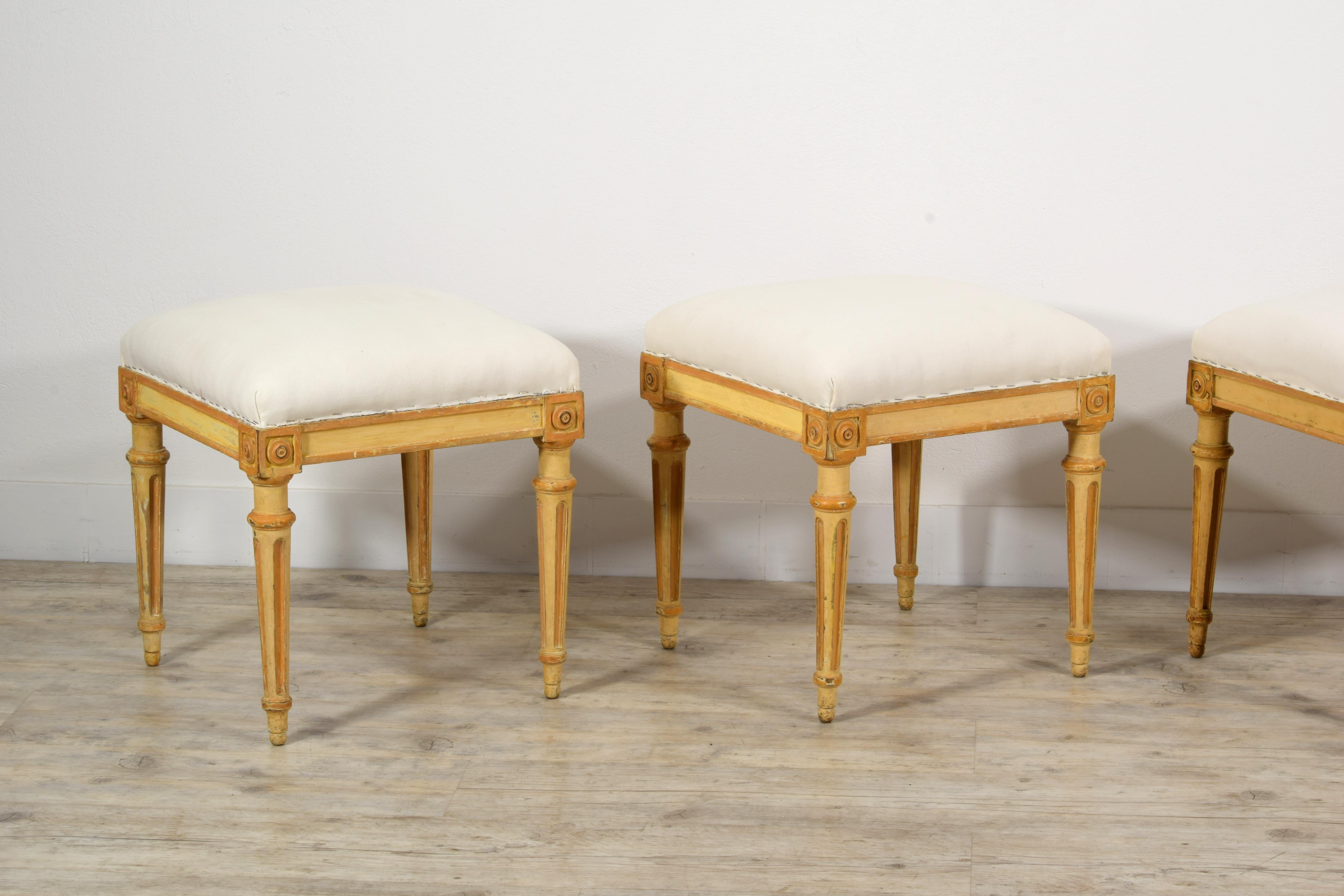 XVIIIe siècle, Quatre tabourets italiens en bois laqué en vente 2