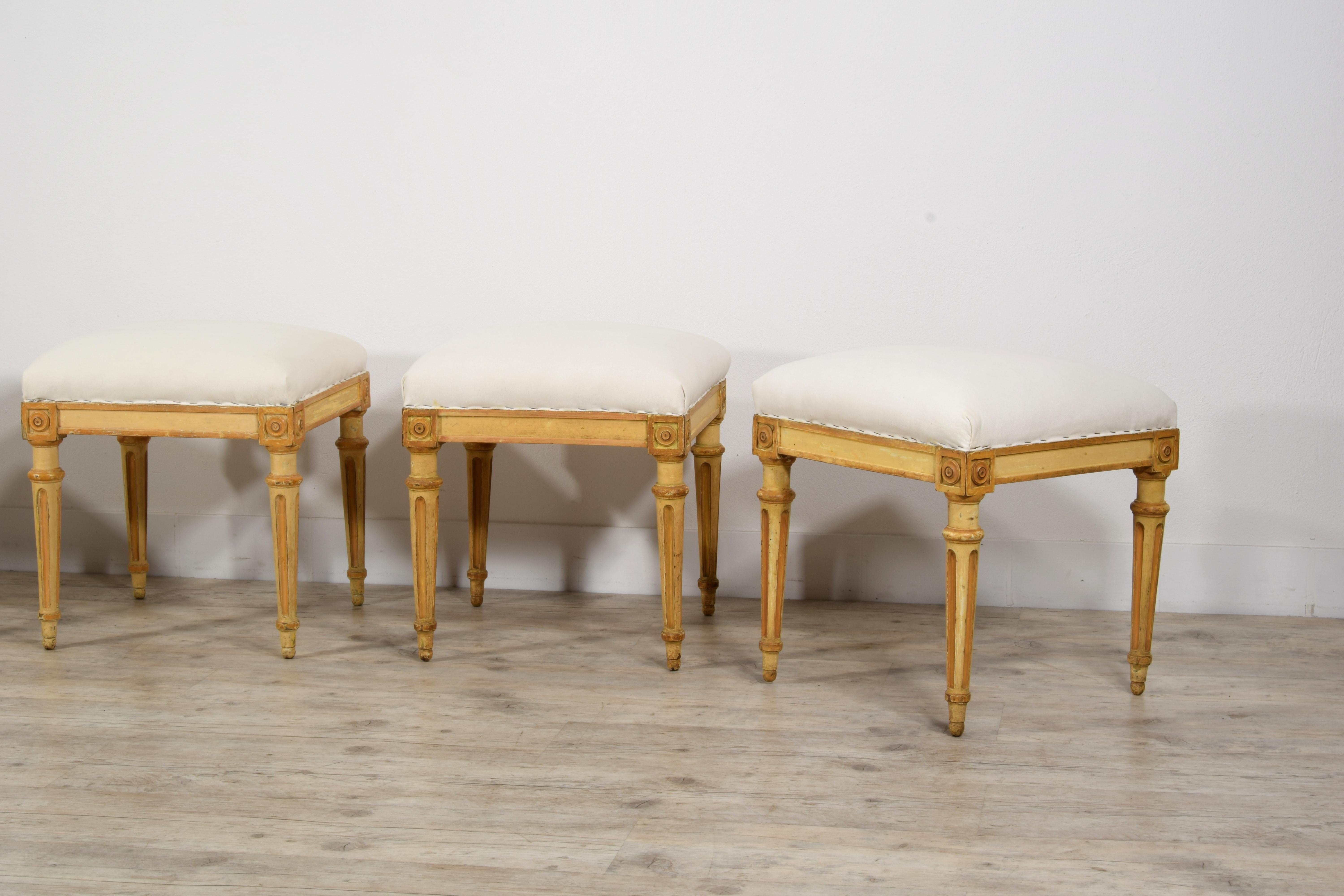 XVIIIe siècle, Quatre tabourets italiens en bois laqué en vente 3