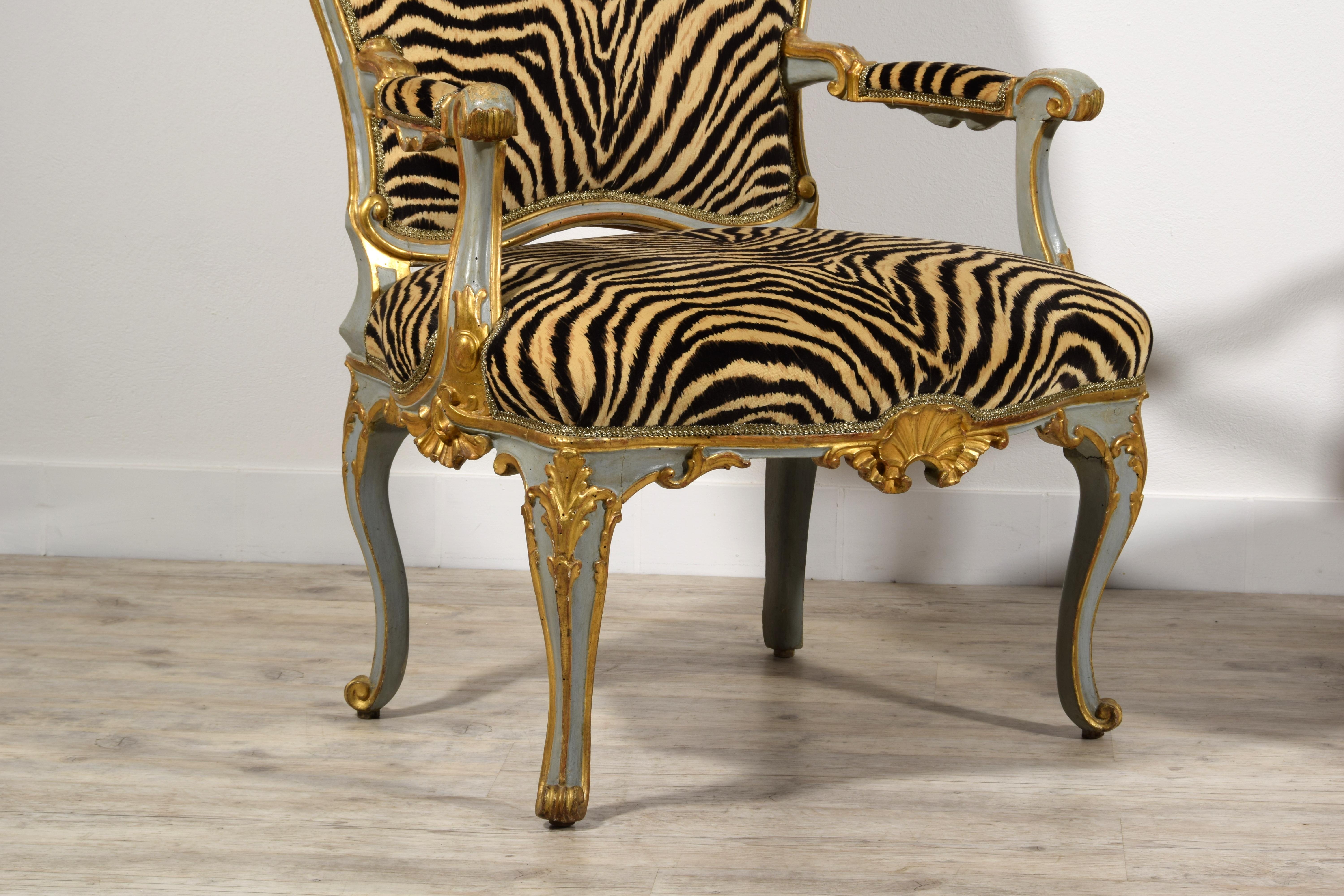 18th Century, Four Italian Large Lacquered Giltwood Armchairs For Sale 5