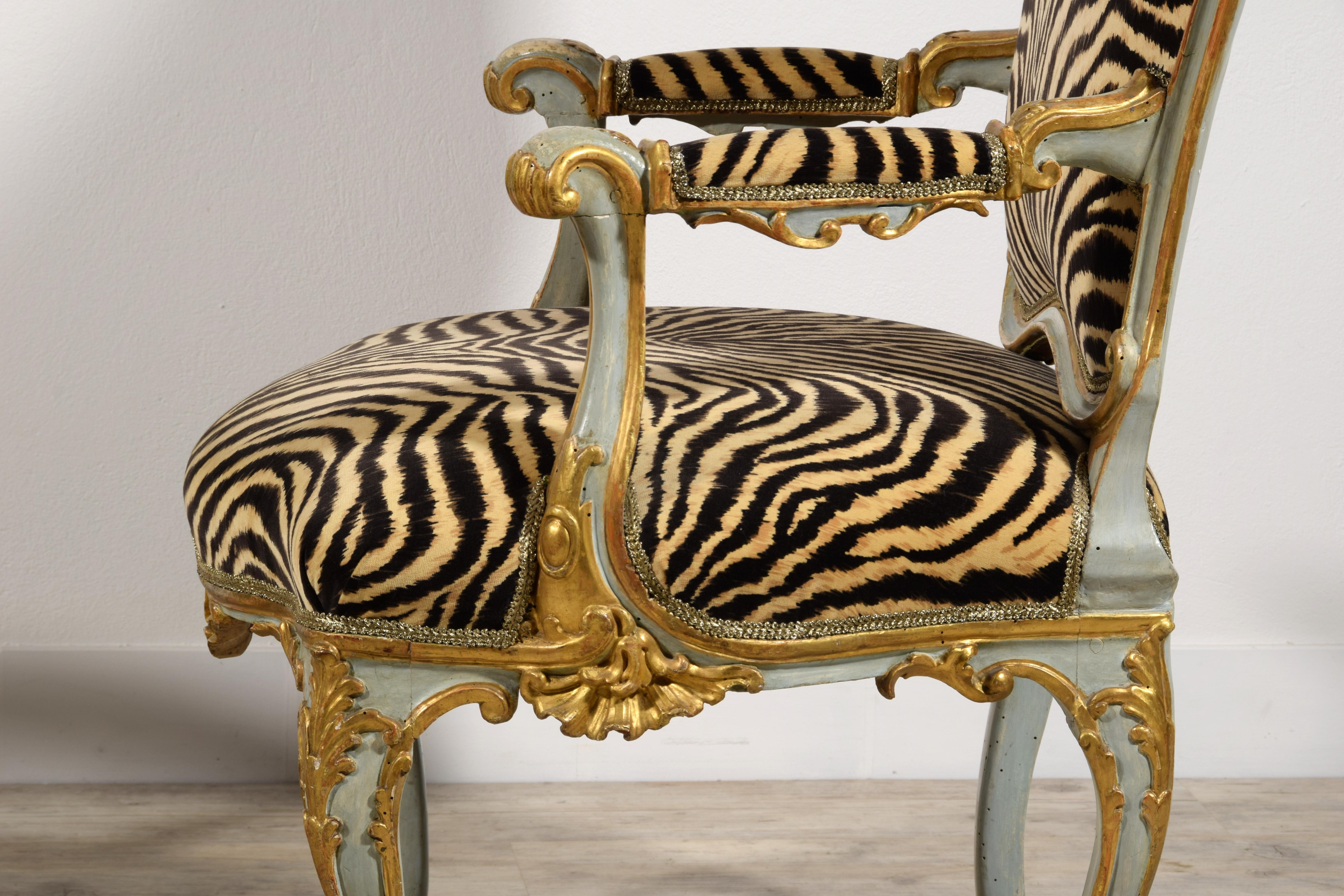 18th Century, Four Italian Large Lacquered Giltwood Armchairs For Sale 7