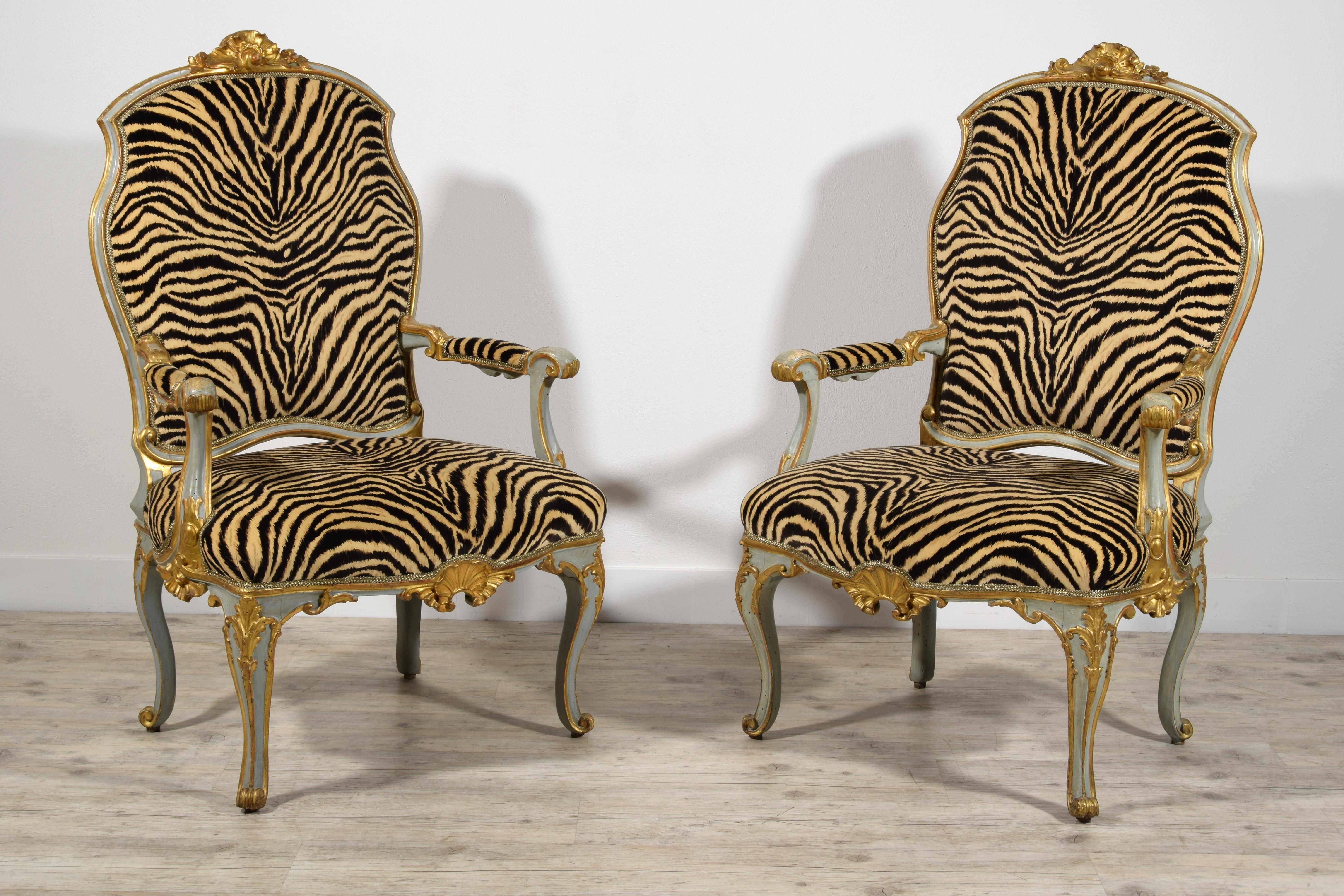 18th Century, Four Italian Large Lacquered Giltwood Armchairs For Sale 9