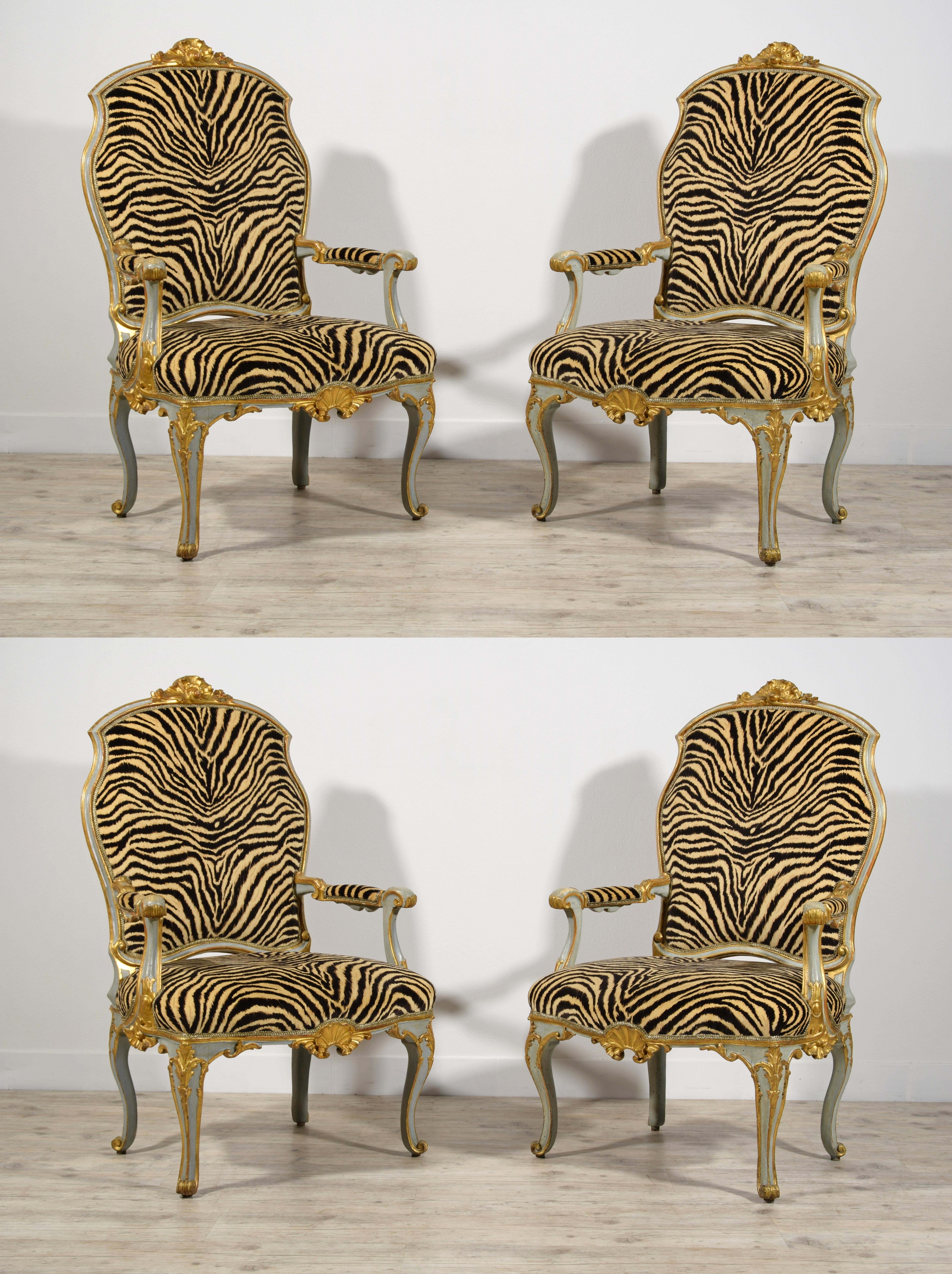 18th Century, Four Italian Large Lacquered Giltwood Armchairs For Sale 15