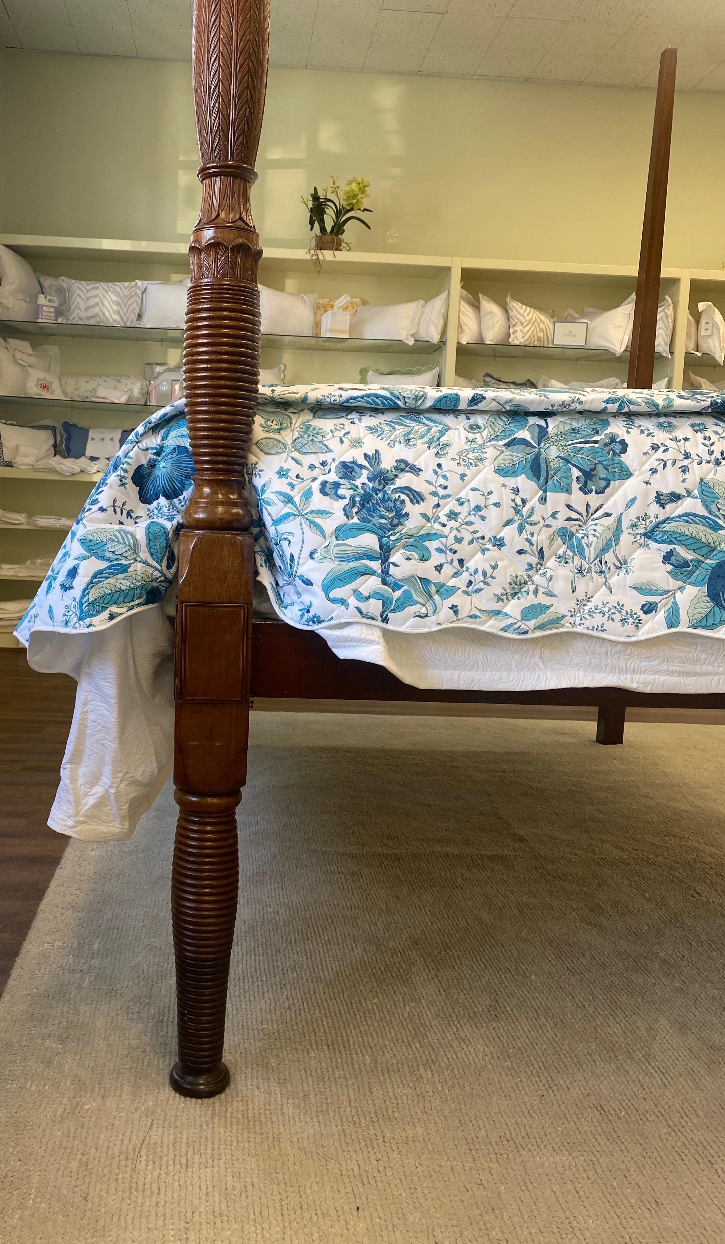 Vier-Post-Mahagoni-Bett aus dem 18. Jahrhundert, wahrscheinlich Charleston „auf die Königin umgewandelt“ im Angebot 5