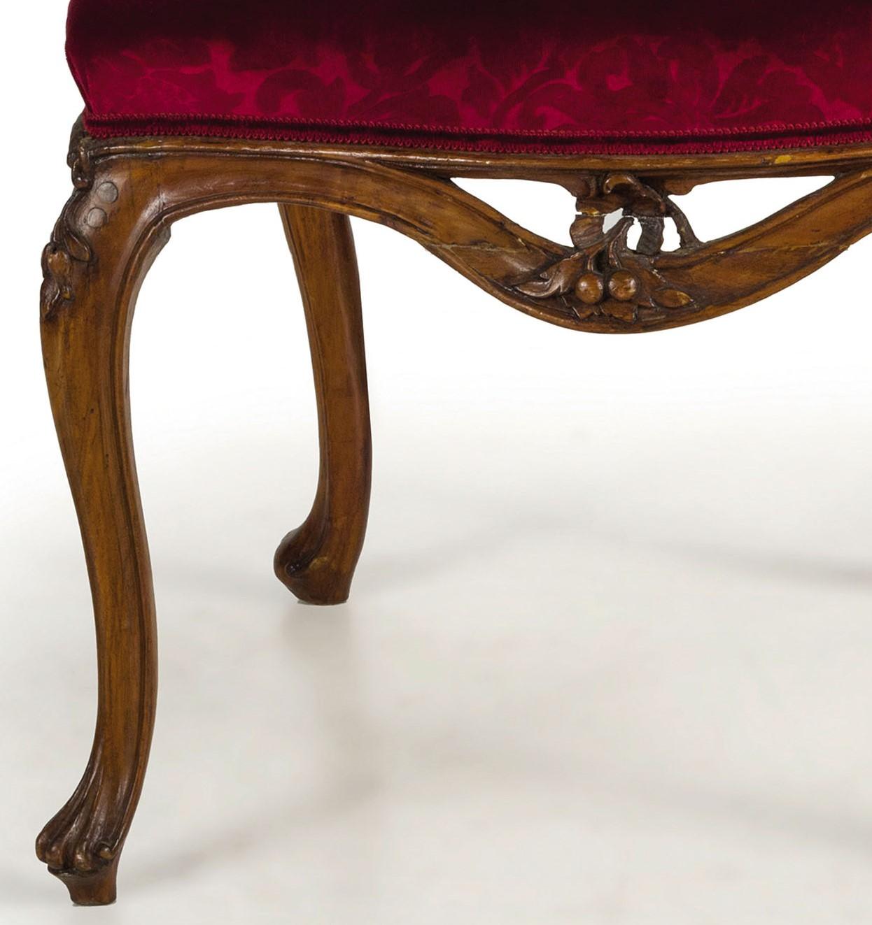 18th Century Four Venetian Carved Walnut Wood Armchairs 2