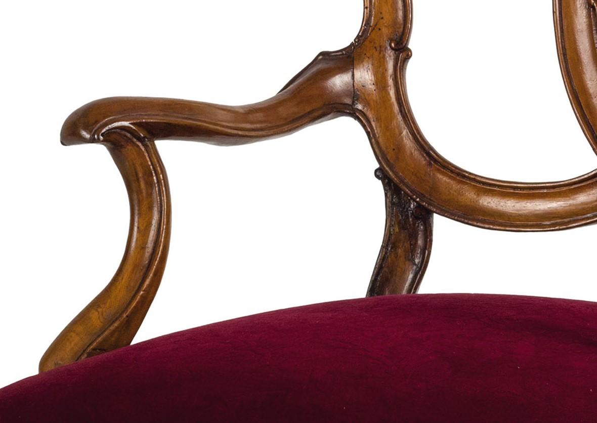 18th Century Four Venetian Carved Walnut Wood Armchairs 3
