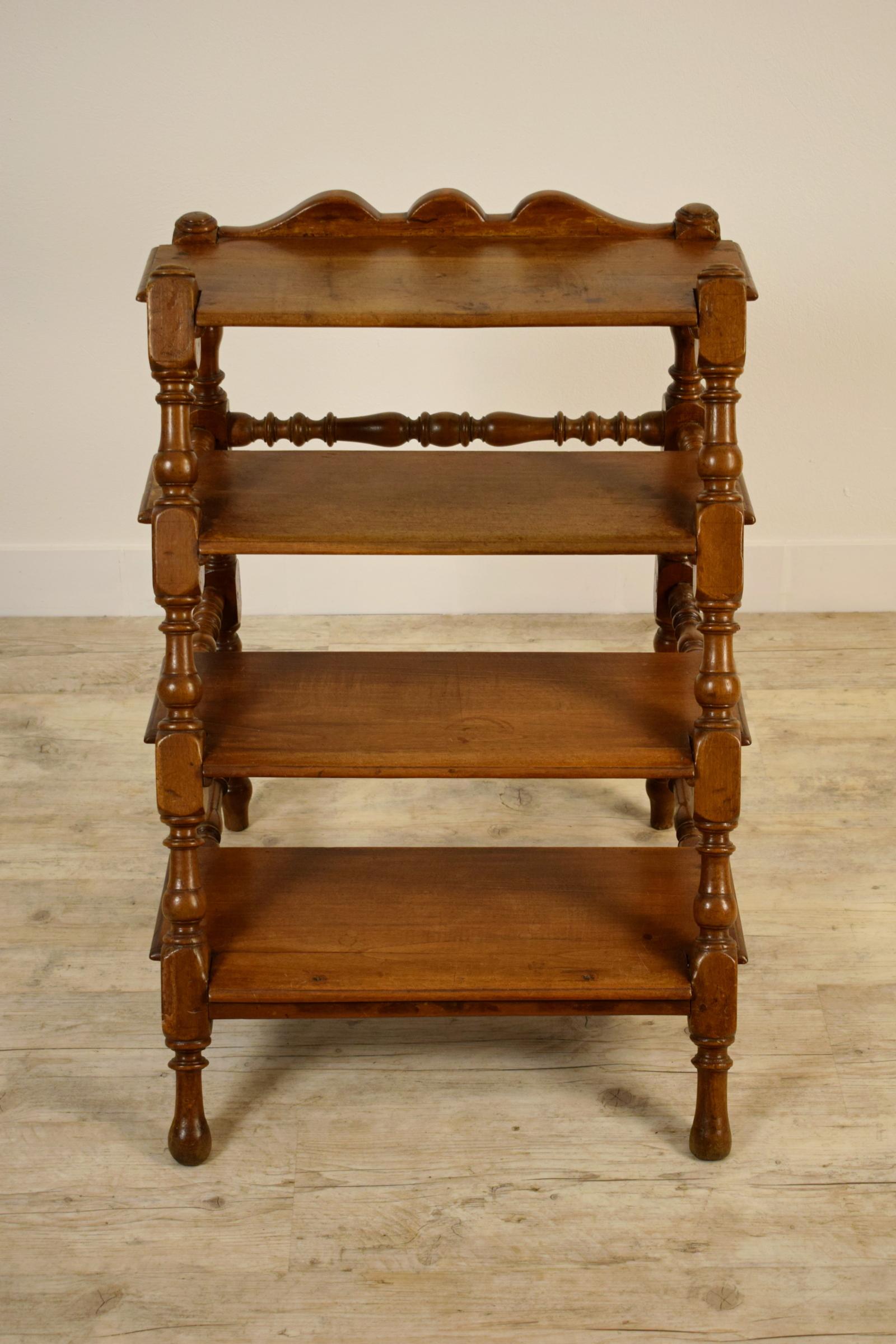 18th Century, Italian Walnut Four Steps Staircase 
Measurements H 84 x W 66 x D 64 (step depth 24) cm

The staircase was built in the eighteenth century in carved solid walnut.
The particular decorative motif is defined as a spool and derives from