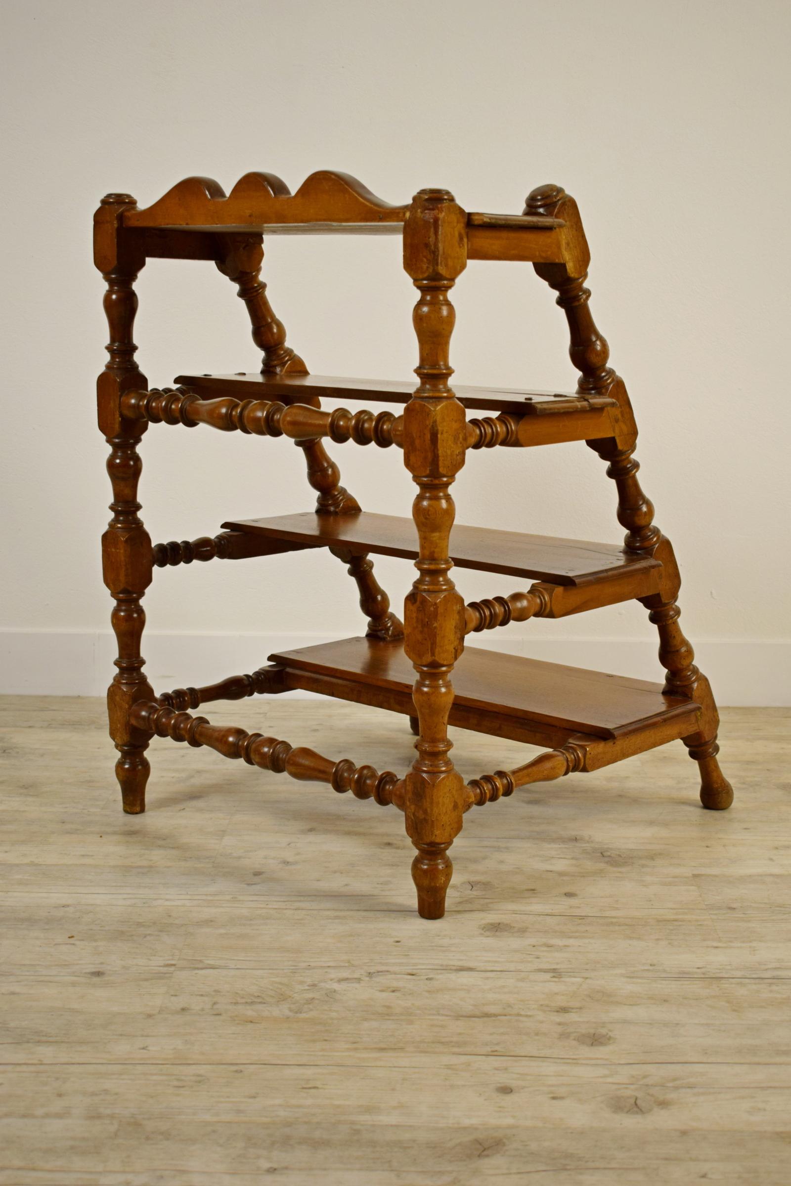 Hand-Carved 18th Century, Italian Baroque Walnut Four Steps Staircase  For Sale