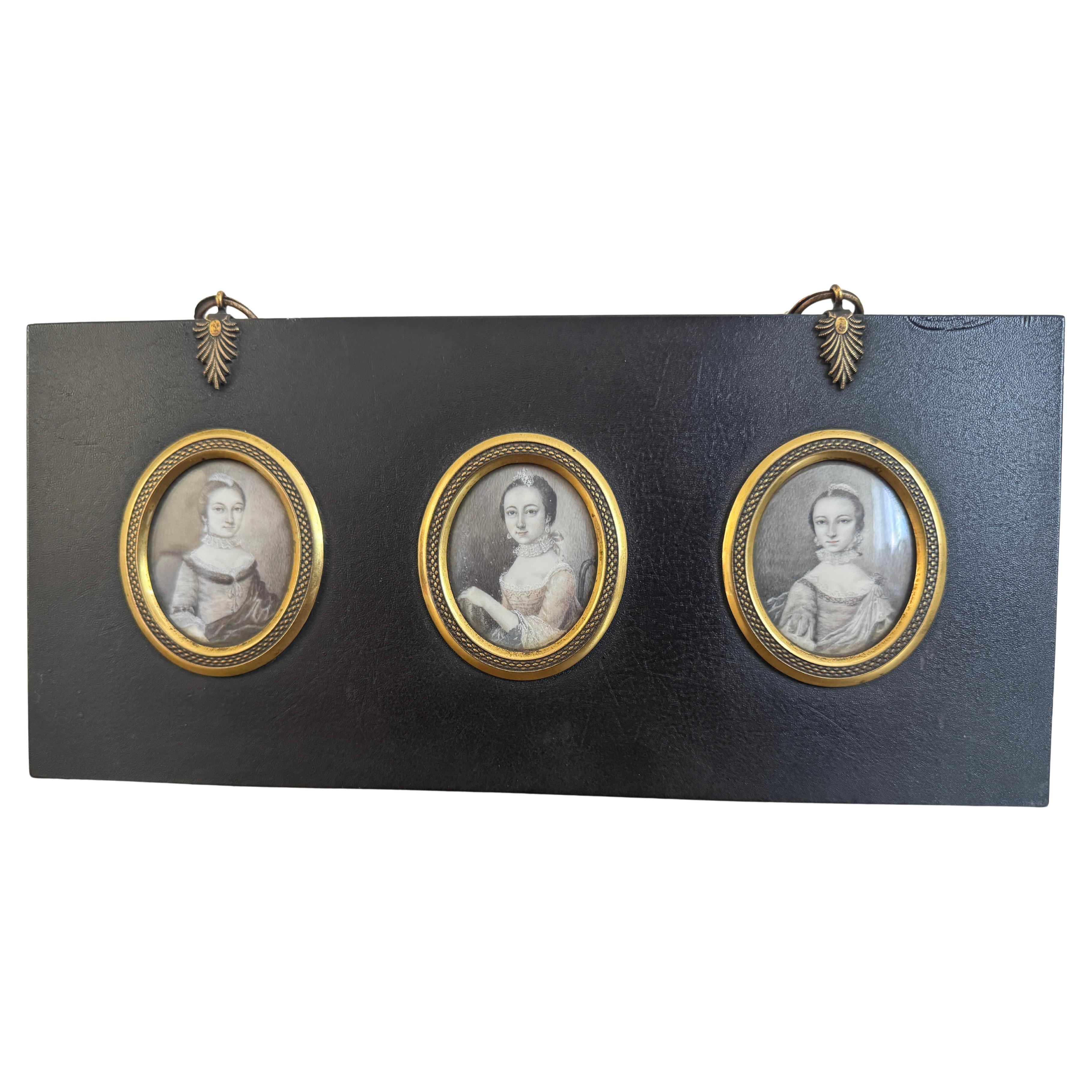 Ensemble encadré de trois portraits miniatures de Plumbago du XVIIIe siècle