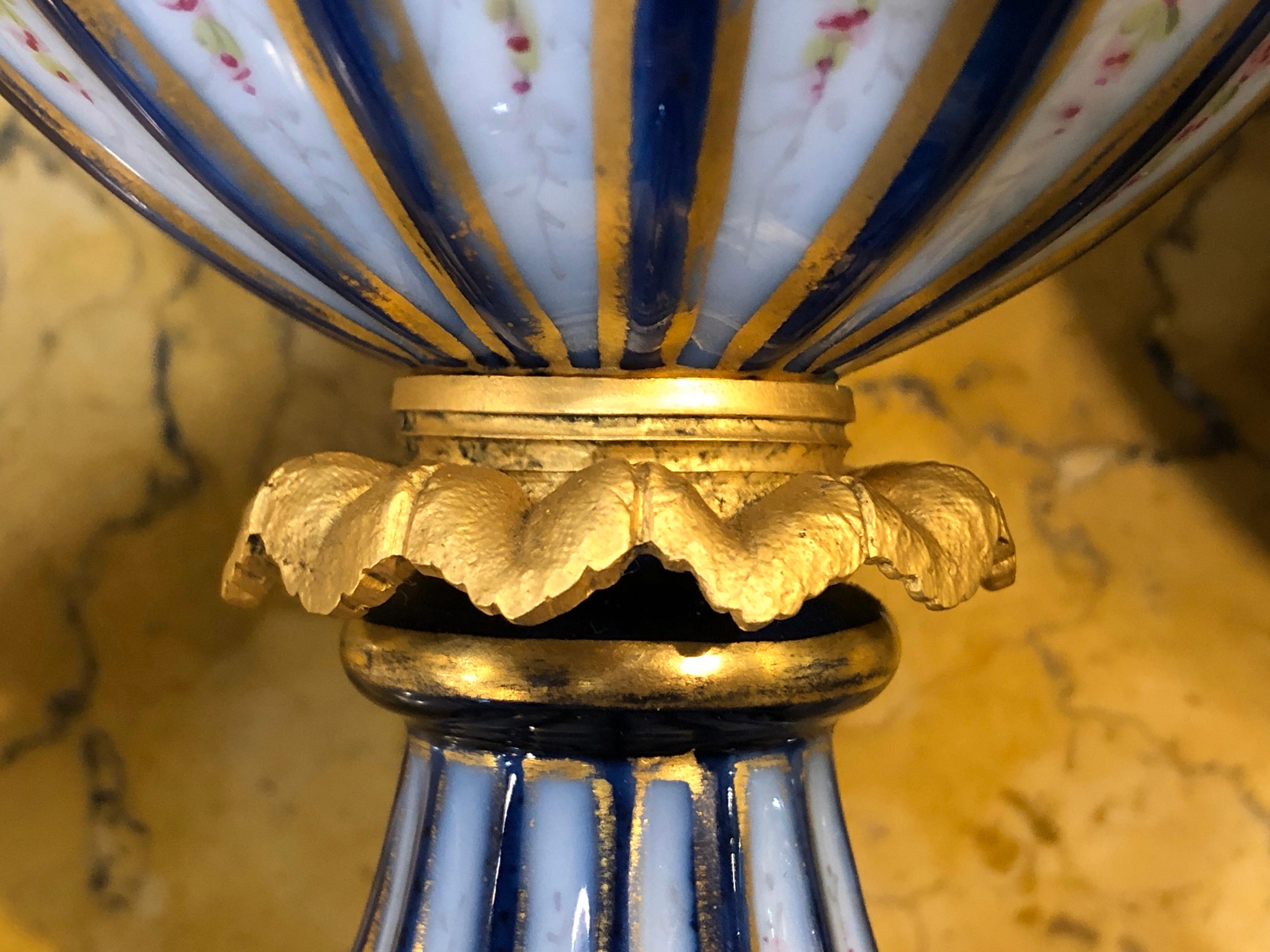 18th Century France Louis Philippe Pair of Vases Sévre Porcelain Blue Gold, 1840 3