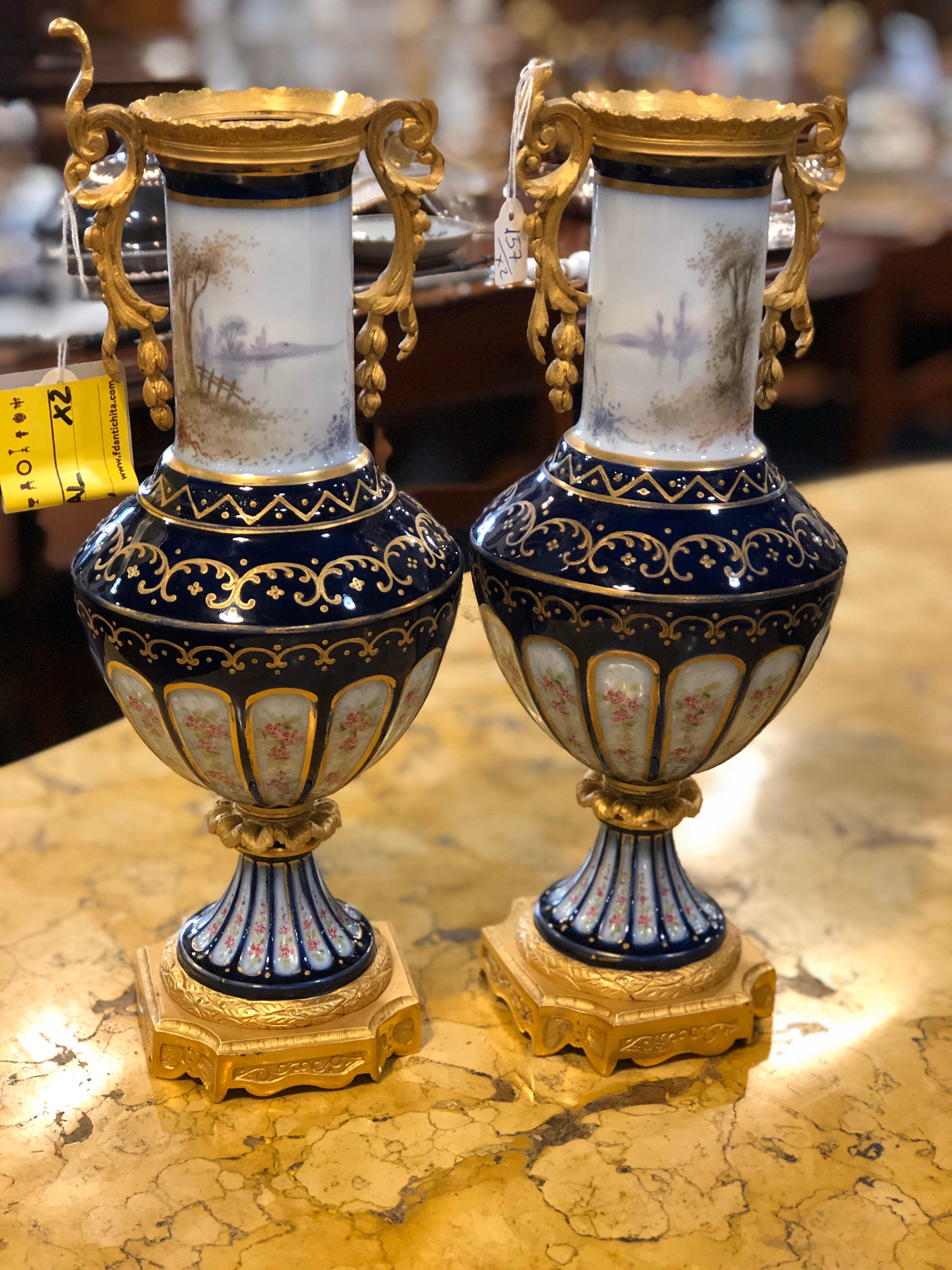 Hand-Painted 18th Century France Louis Philippe Pair of Vases Sévre Porcelain Blue Gold, 1840