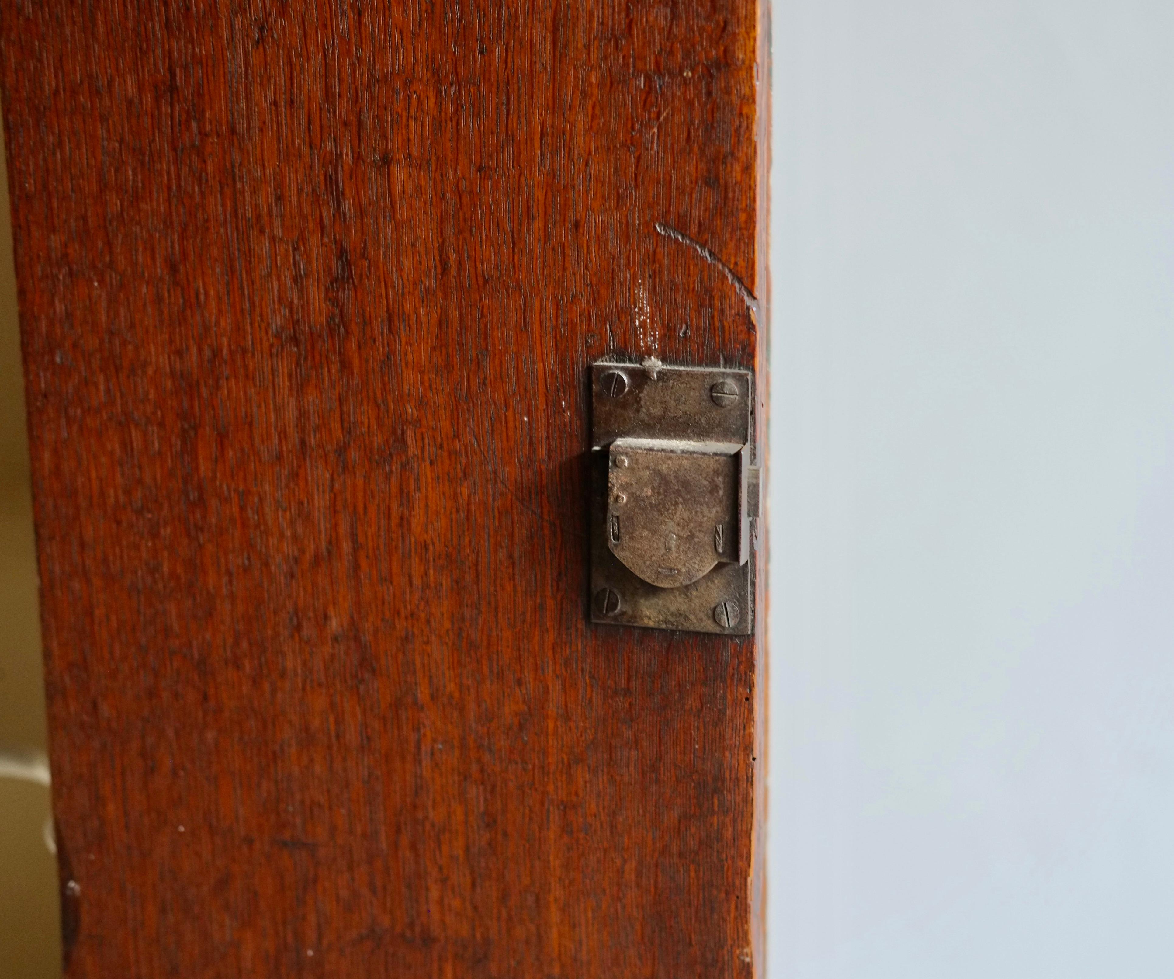 Freistehender Eichen-Eckschrank aus dem 18. im Zustand „Gut“ im Angebot in London, GB