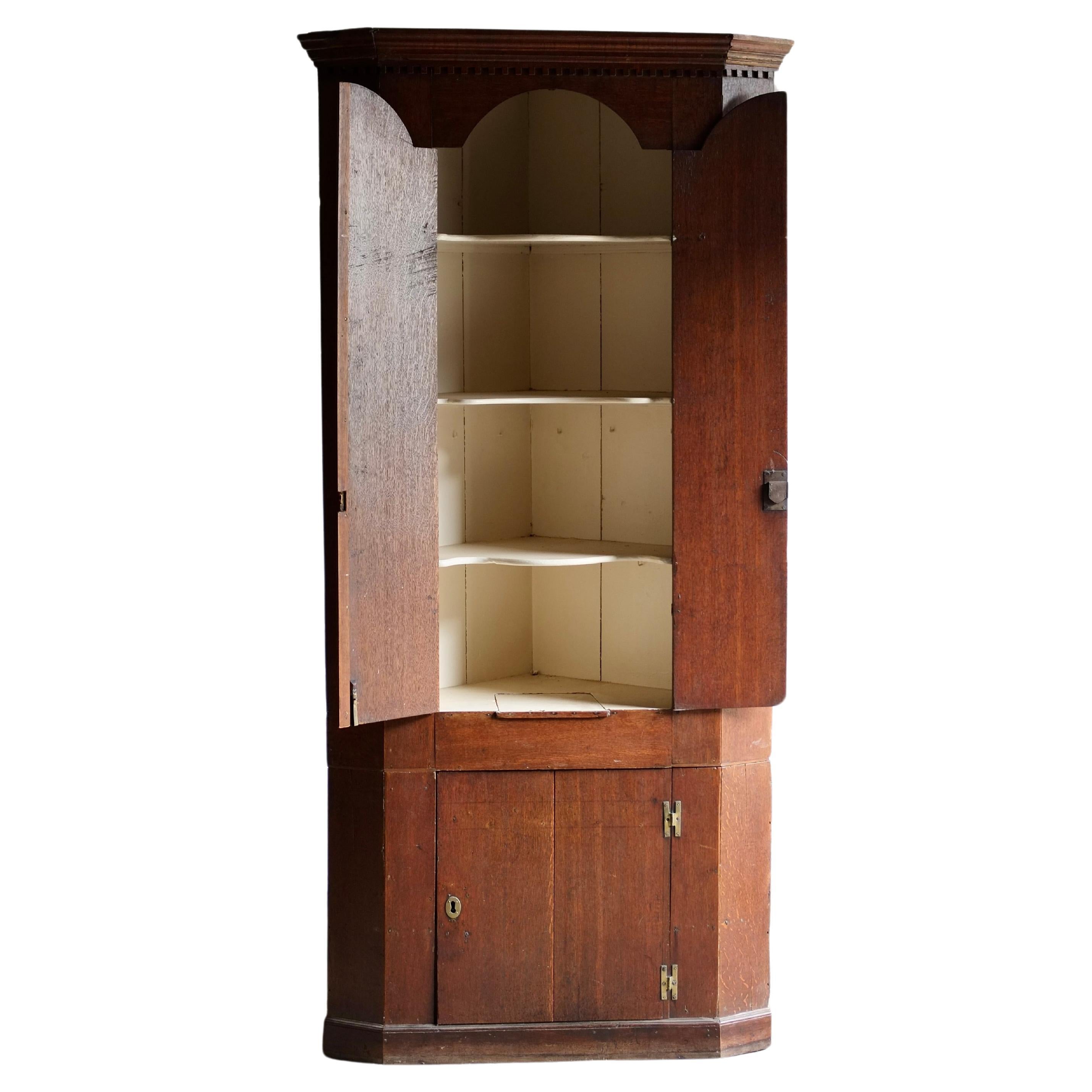 18th Century Freestanding Oak Corner Cupboard