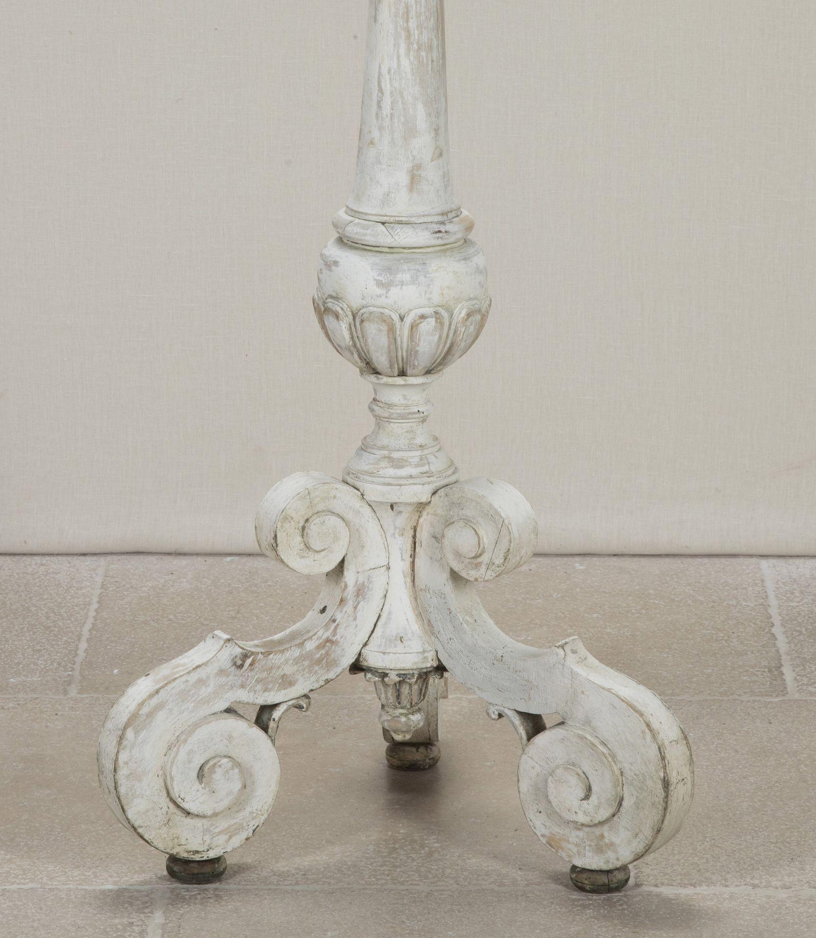 Fino al XVIII secolo Candeliere da altare francese del XVIII secolo in vendita