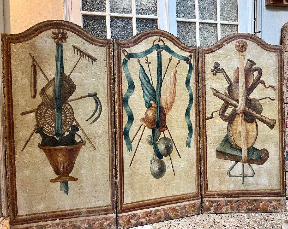 Antiker französischer Paravent-Raumteiler aus dem 18. Jahrhundert mit drei Blättern (Louis XIV.) im Angebot