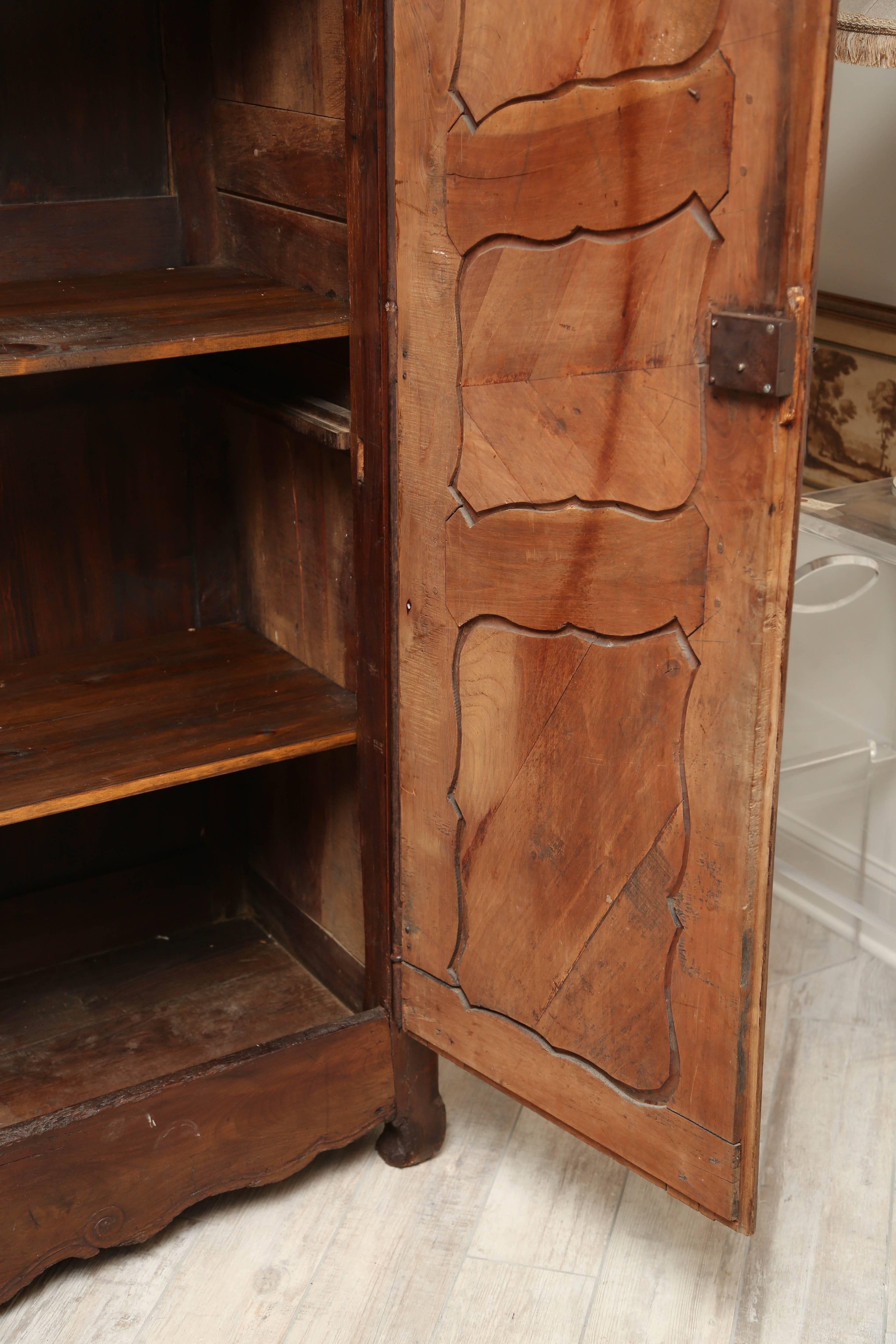 18th Century French Armoire / Linen Press For Sale 4