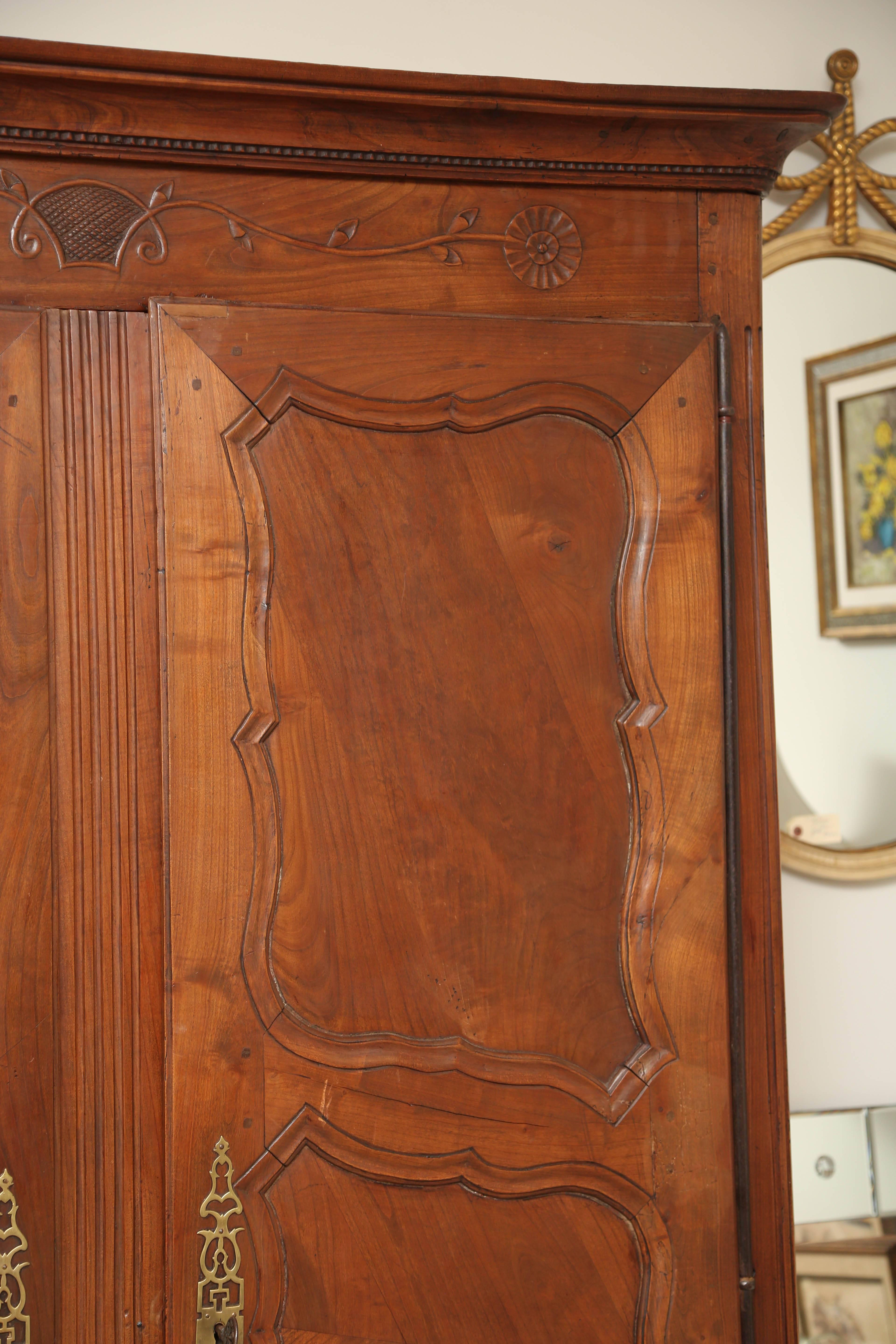 18th Century French Armoire / Linen Press In Good Condition For Sale In West Palm Beach, FL
