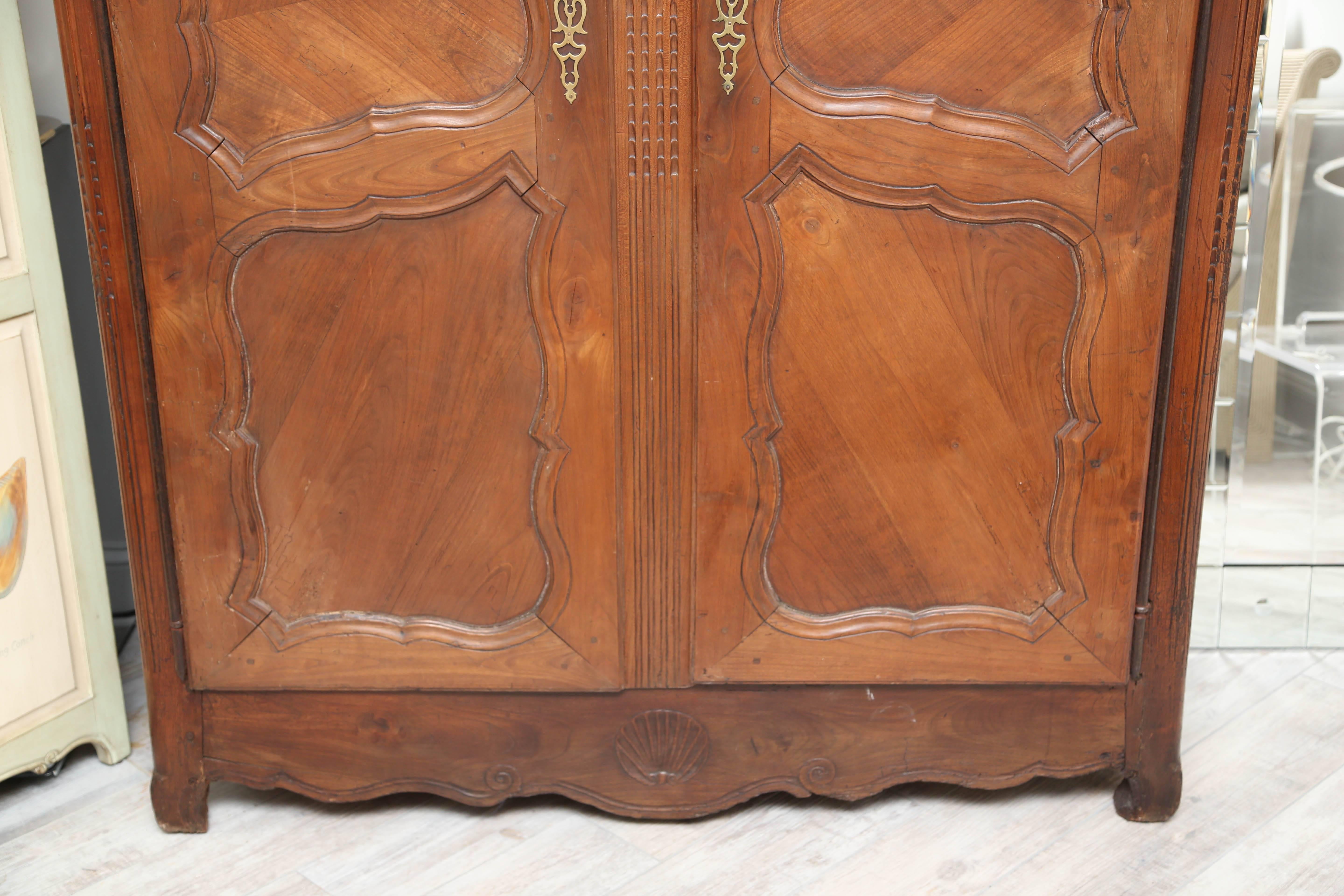 18th Century and Earlier 18th Century French Armoire / Linen Press For Sale