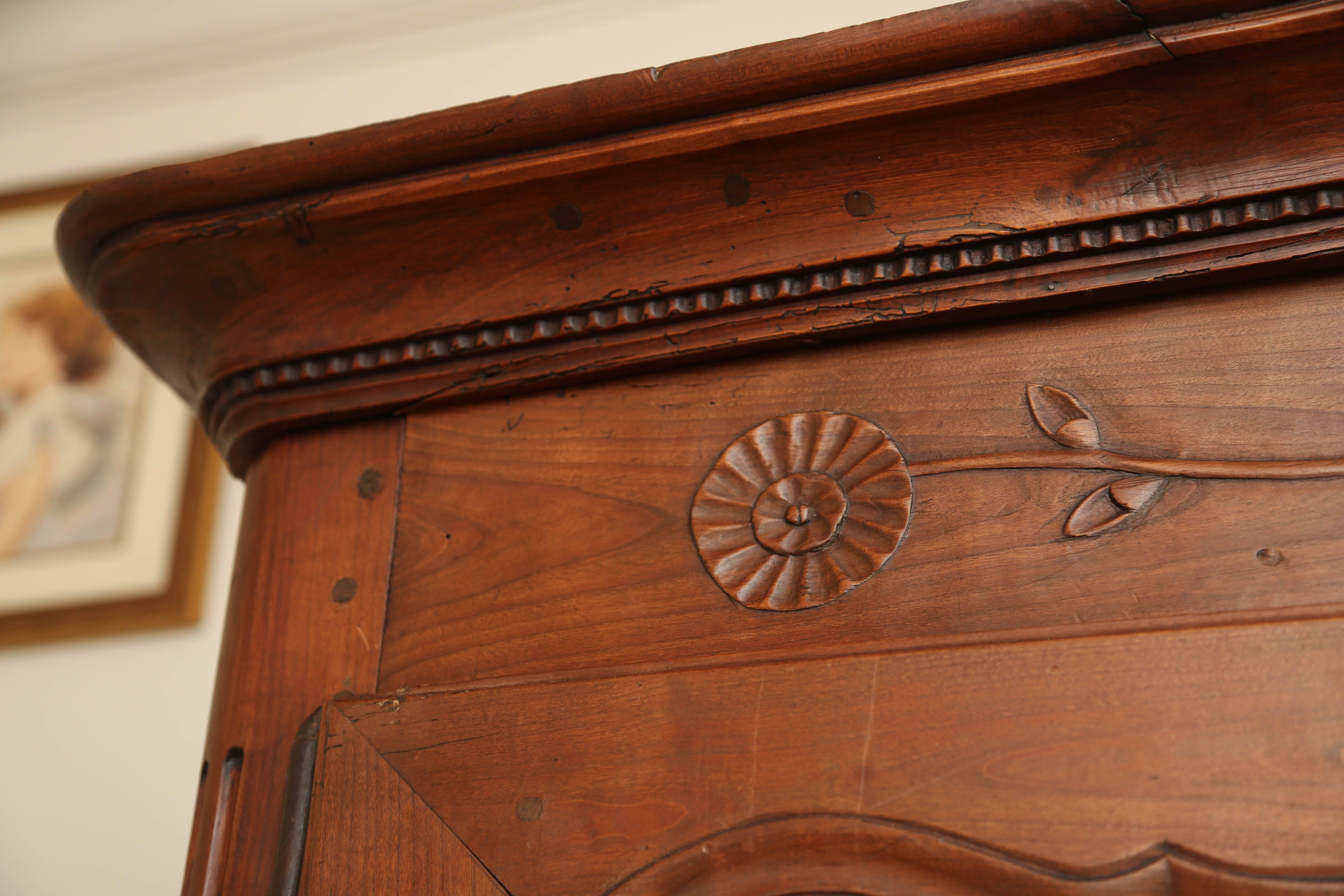 Walnut 18th Century French Armoire / Linen Press For Sale